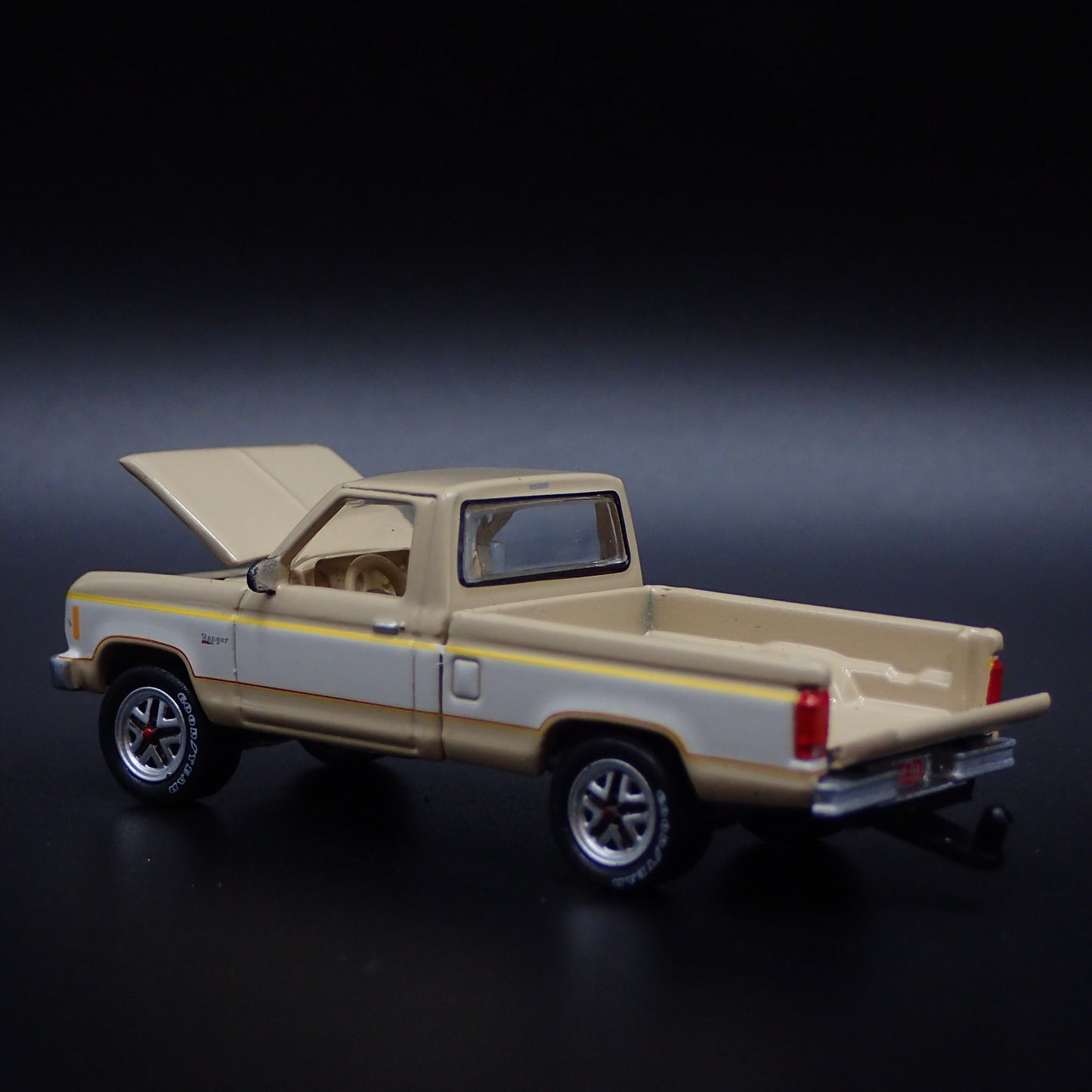 1983 83 FORD RANGER XLS PICKUP TRUCK HITCH 1:64 SCALE DIORAMA DIECAST MODEL CAR