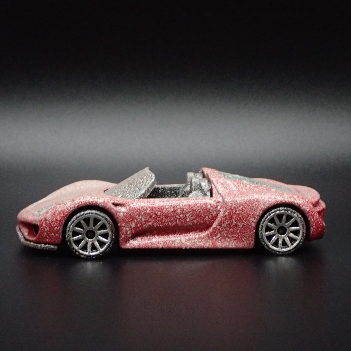 2013-2015 PORSCHE 918 SPYDER SUPER CAR ABANDONED 1:64 SCALE DIECAST MODEL CAR