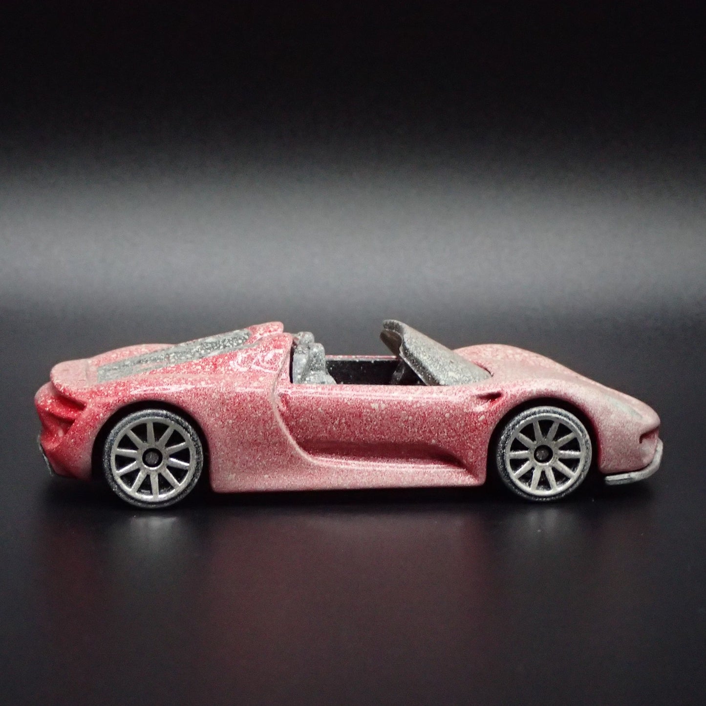 2013-2015 PORSCHE 918 SPYDER SUPER CAR ABANDONED 1:64 SCALE DIECAST MODEL CAR
