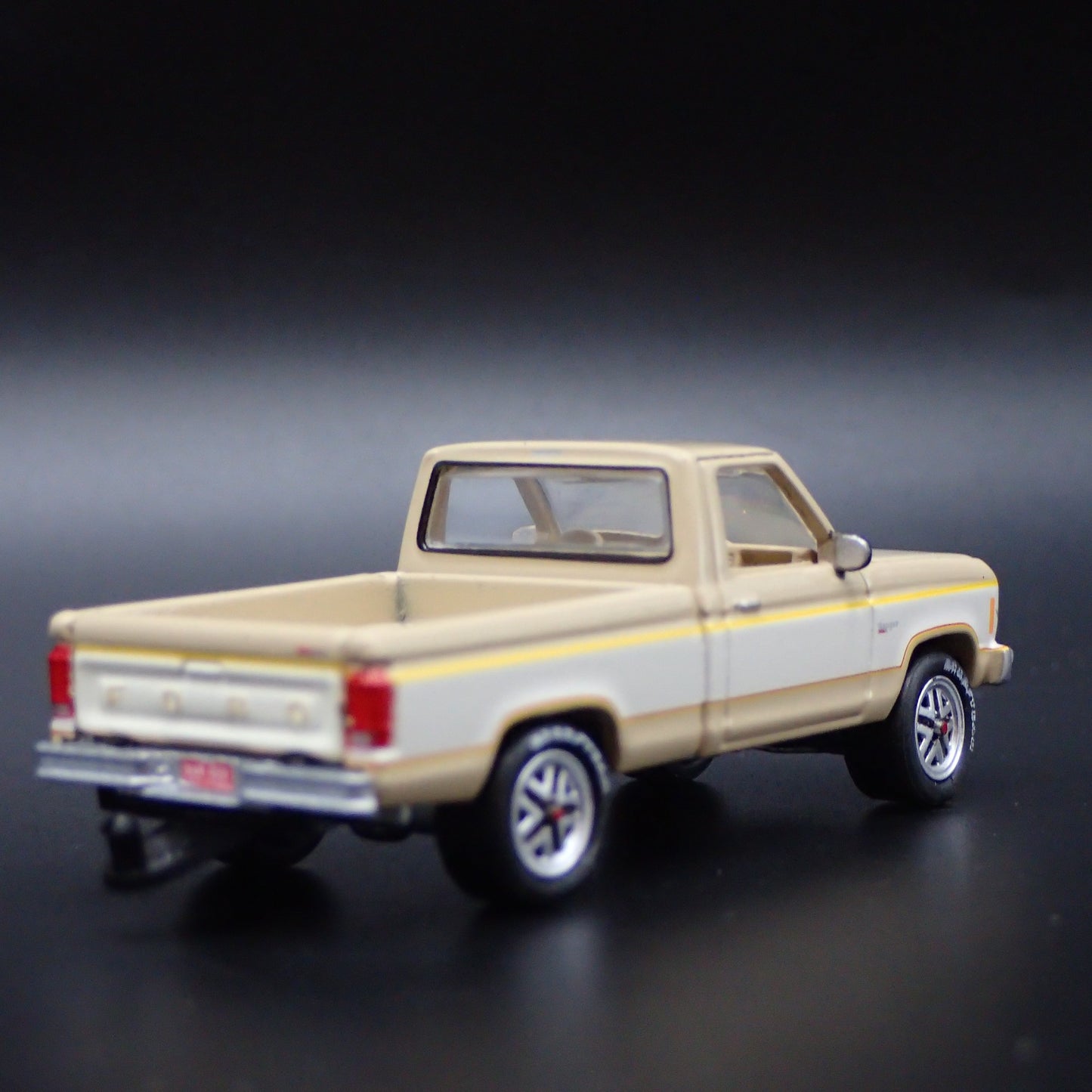 1983 83 FORD RANGER XLS PICKUP TRUCK HITCH 1:64 SCALE DIORAMA DIECAST MODEL CAR