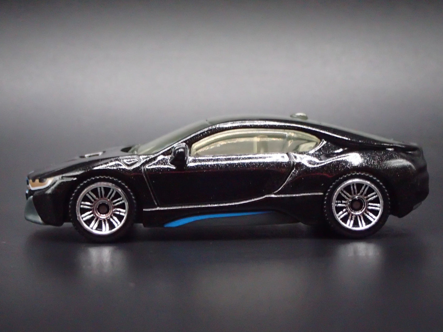 2014-2020 BMW i8 BLACK 1:64 SCALE LIMITED COLLECTIBLE DIORAMA DIECAST MODEL CAR