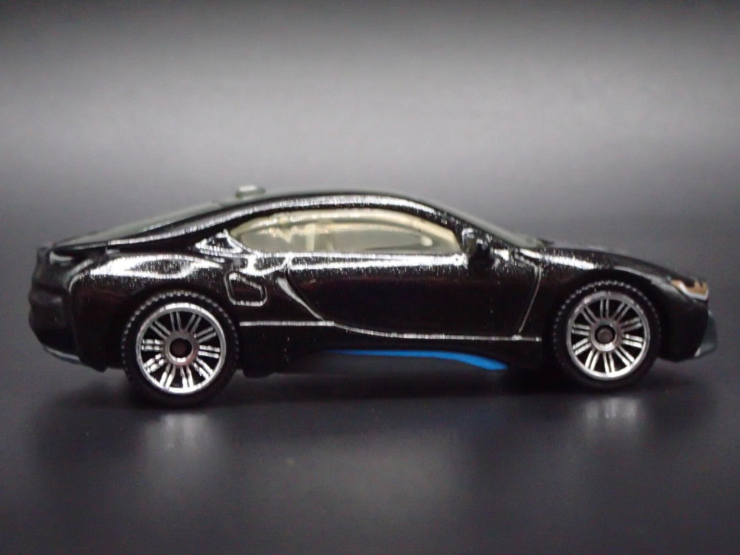 2014-2020 BMW i8 BLACK 1:64 SCALE LIMITED COLLECTIBLE DIORAMA DIECAST MODEL CAR