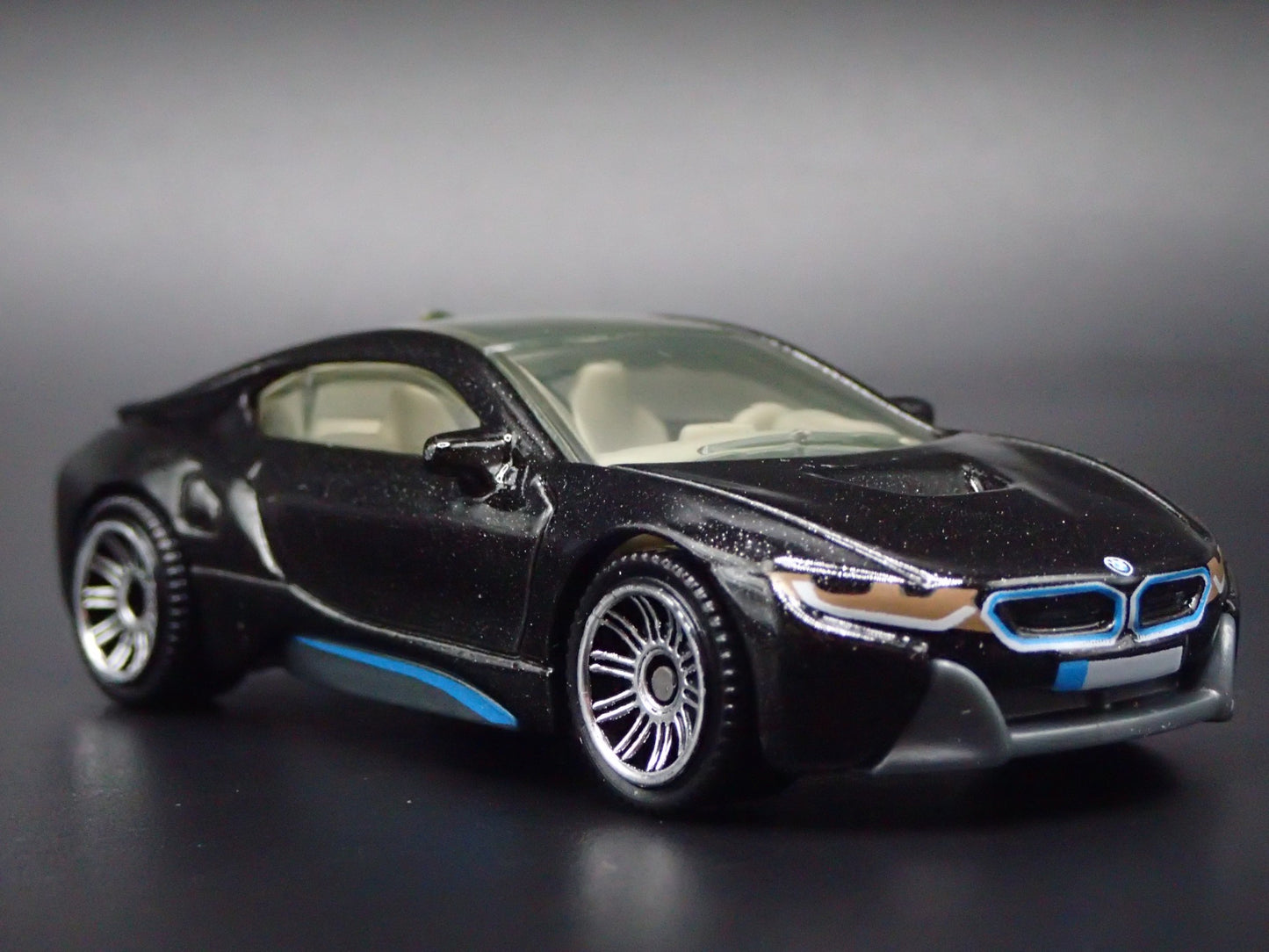 2014-2020 BMW i8 BLACK 1:64 SCALE LIMITED COLLECTIBLE DIORAMA DIECAST MODEL CAR