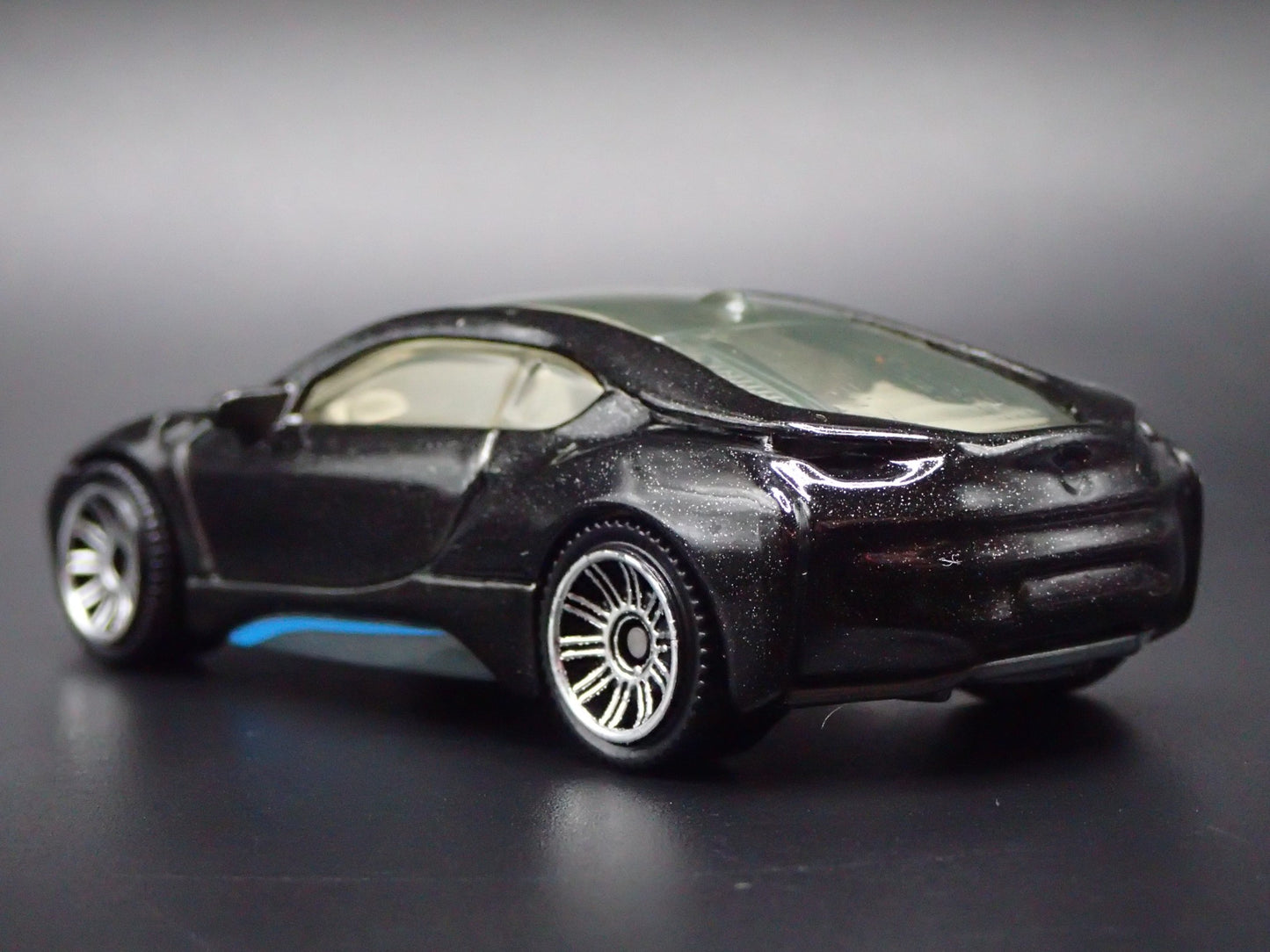 2014-2020 BMW i8 BLACK 1:64 SCALE LIMITED COLLECTIBLE DIORAMA DIECAST MODEL CAR