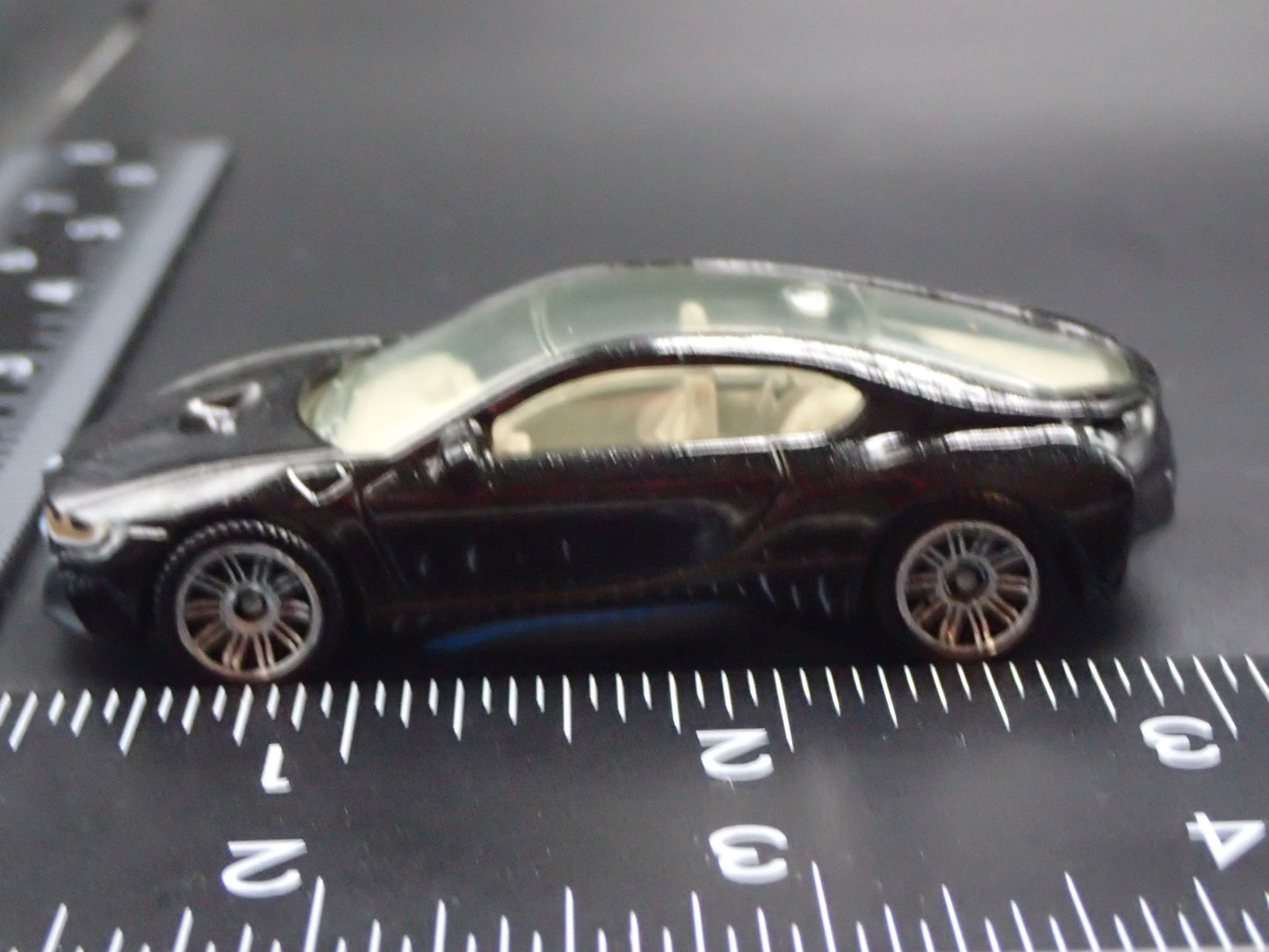 2014-2020 BMW i8 BLACK 1:64 SCALE LIMITED COLLECTIBLE DIORAMA DIECAST MODEL CAR