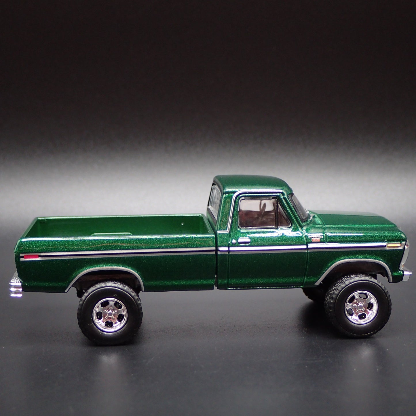 1979 79 FORD F350 4X4 LONG BED PICKUP TRUCK 1/64 SCALE DIORAMA DIECAST MODEL CAR