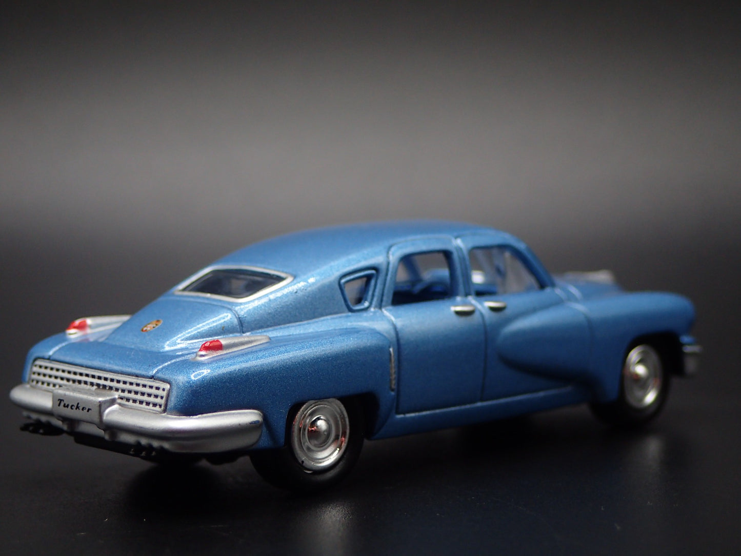 1948 48 TUCKER TORPEDO BLUE 1:64 SCALE COLLECTIBLE DIORAMA DIECAST MODEL CAR