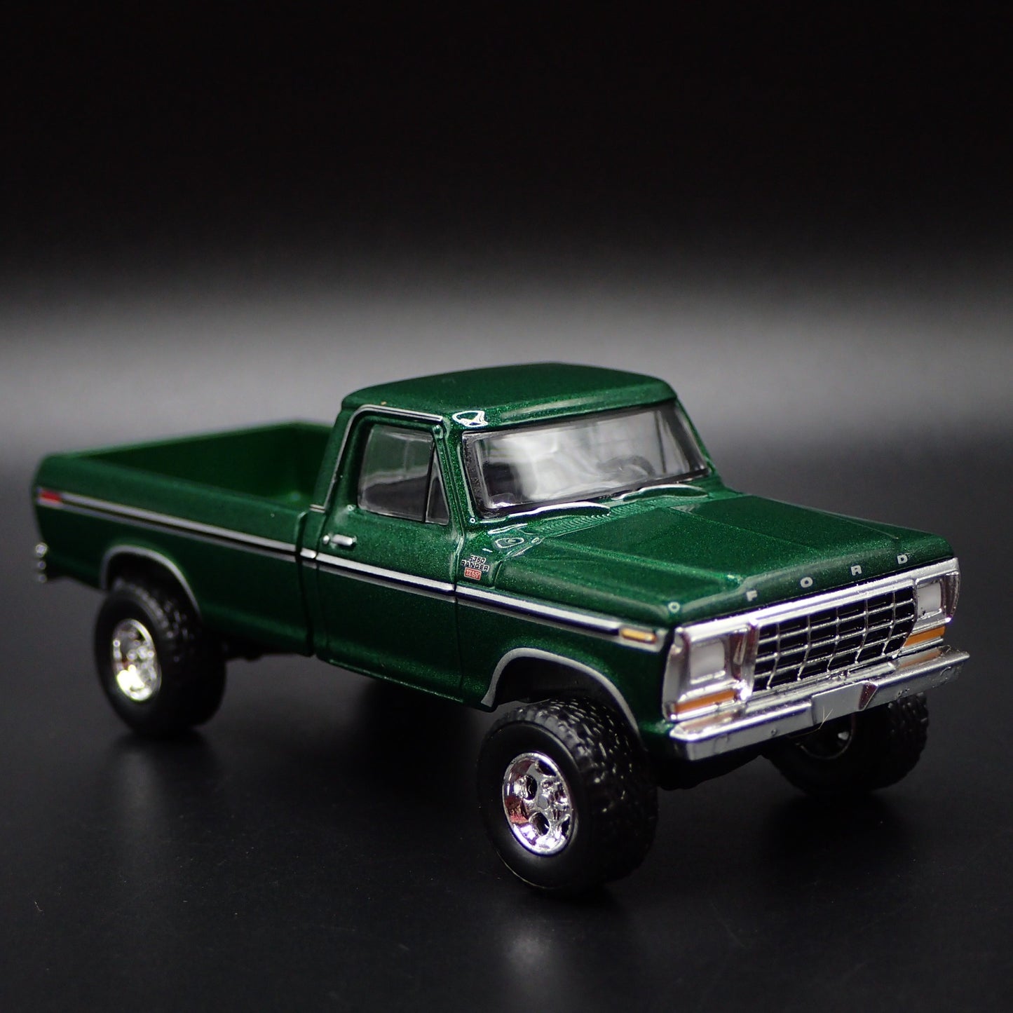 1979 79 FORD F350 4X4 LONG BED PICKUP TRUCK 1/64 SCALE DIORAMA DIECAST MODEL CAR