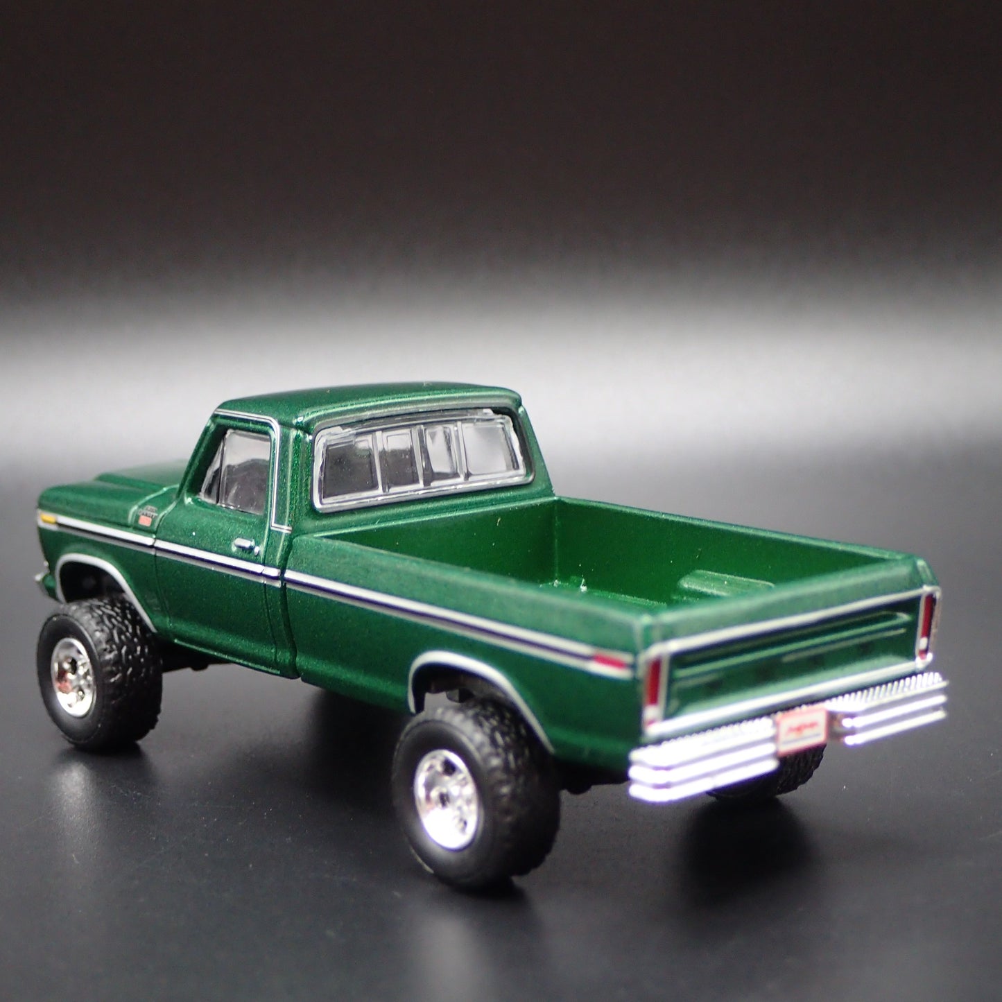 1979 79 FORD F350 4X4 LONG BED PICKUP TRUCK 1/64 SCALE DIORAMA DIECAST MODEL CAR