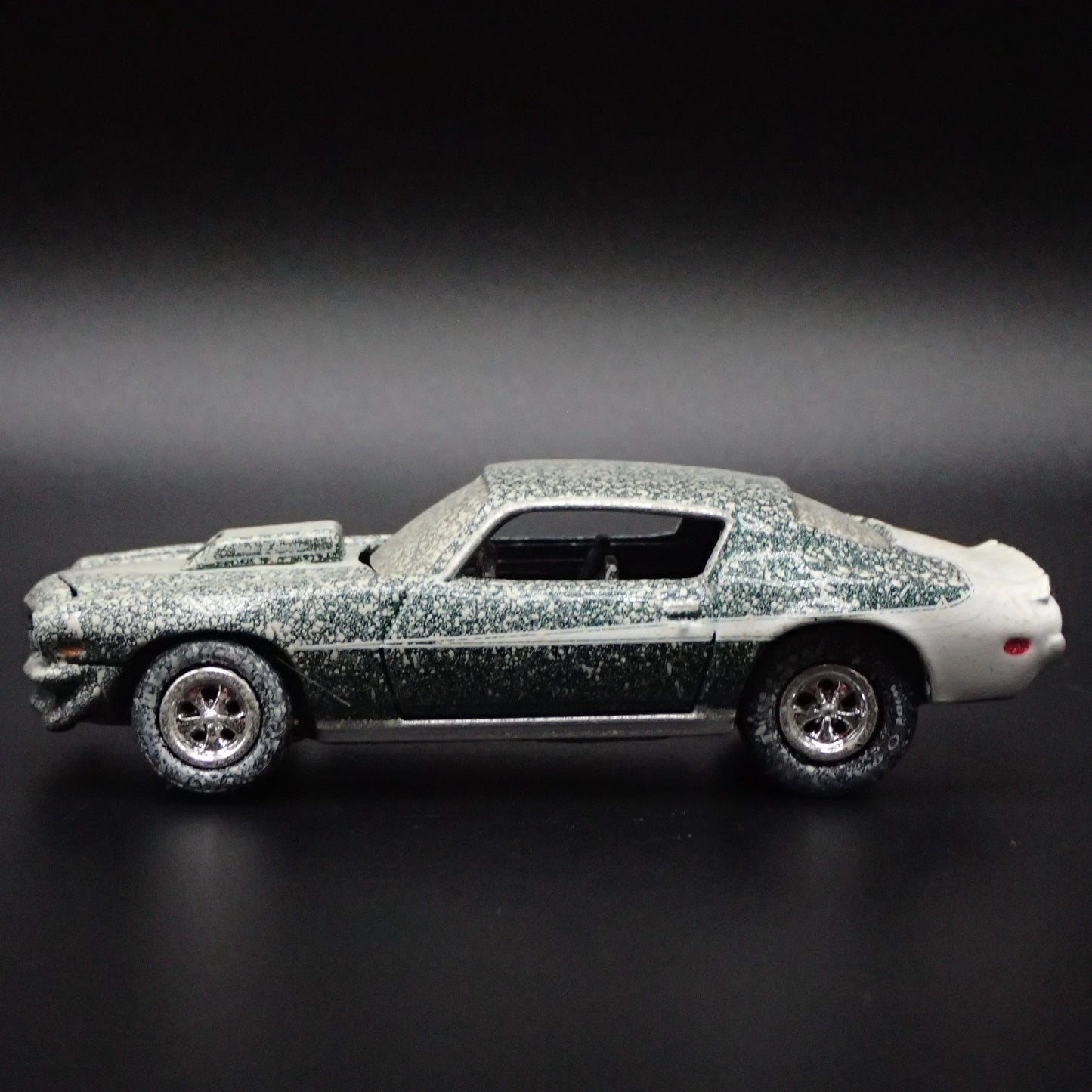 1973 73 CHEVROLET CAMARO PHASE III MOTION BARN FIND 1:64 SCALE DIECAST MODEL CAR
