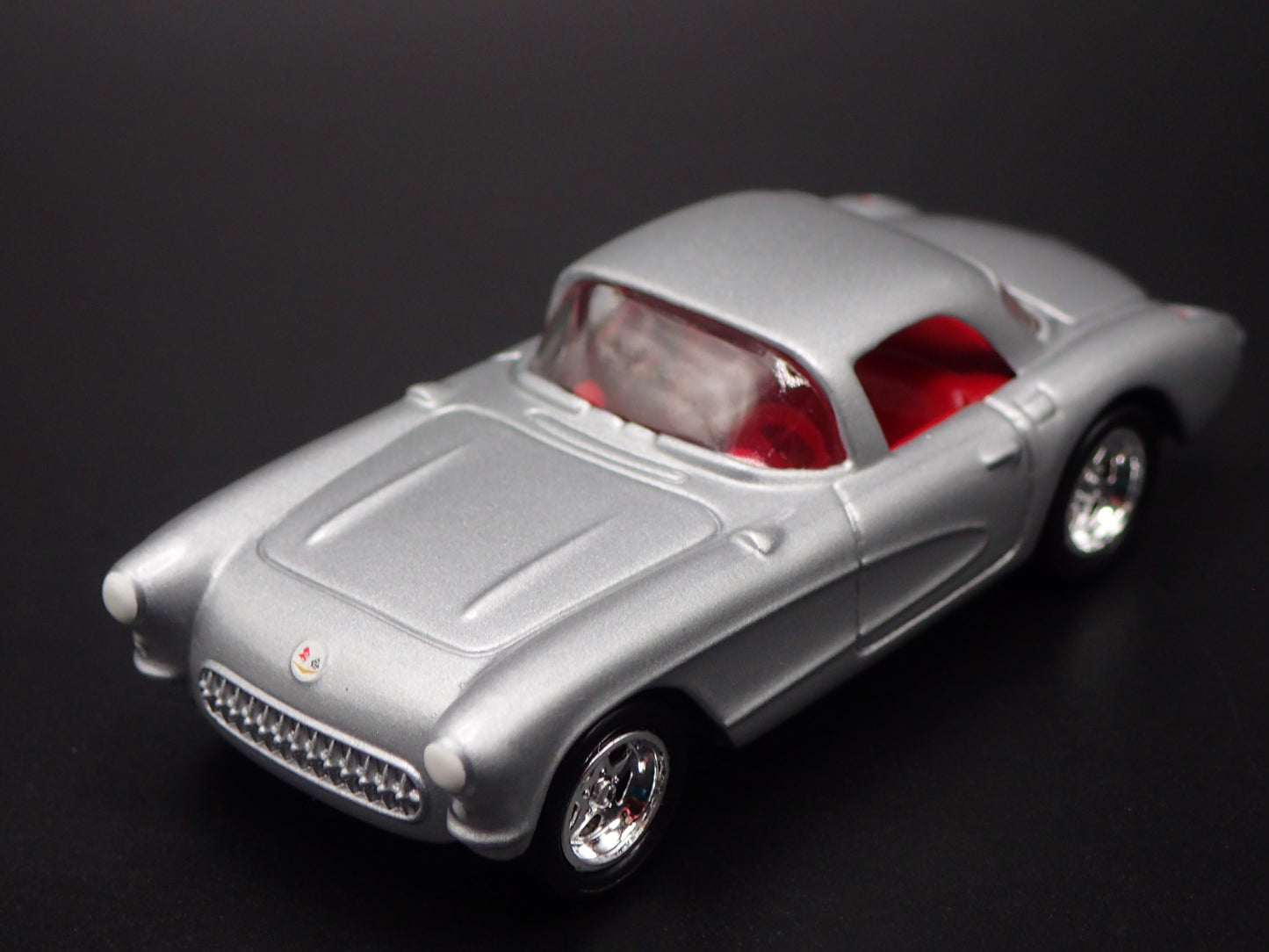 1957 57 CHEVY CHEVROLET CORVETTE SILVER 1:64 SCALE DIORAMA DIECAST MODEL CAR