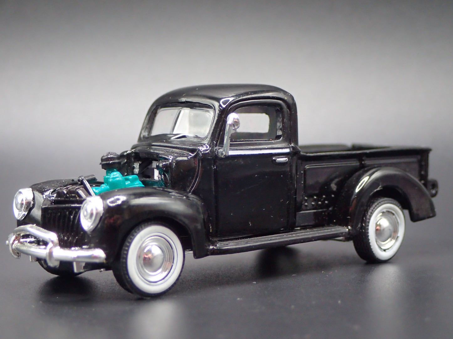 1940 40 FORD PICKUP TRUCK BLACK 1:64 SCALE COLLECTIBLE DIORAMA DIECAST MODEL CAR