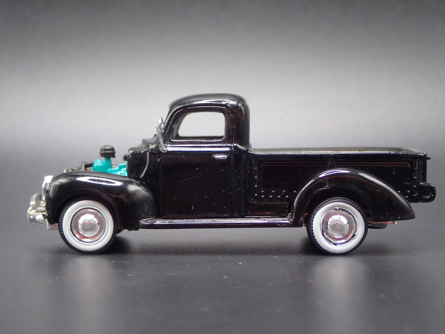 1940 40 FORD PICKUP TRUCK BLACK 1:64 SCALE COLLECTIBLE DIORAMA DIECAST MODEL CAR