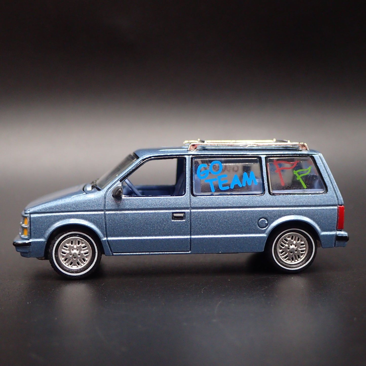1984-1990 DODGE CARAVAN RARE 1/64 SCALE COLLECTIBLE DIORAMA DIECAST MODEL CAR
