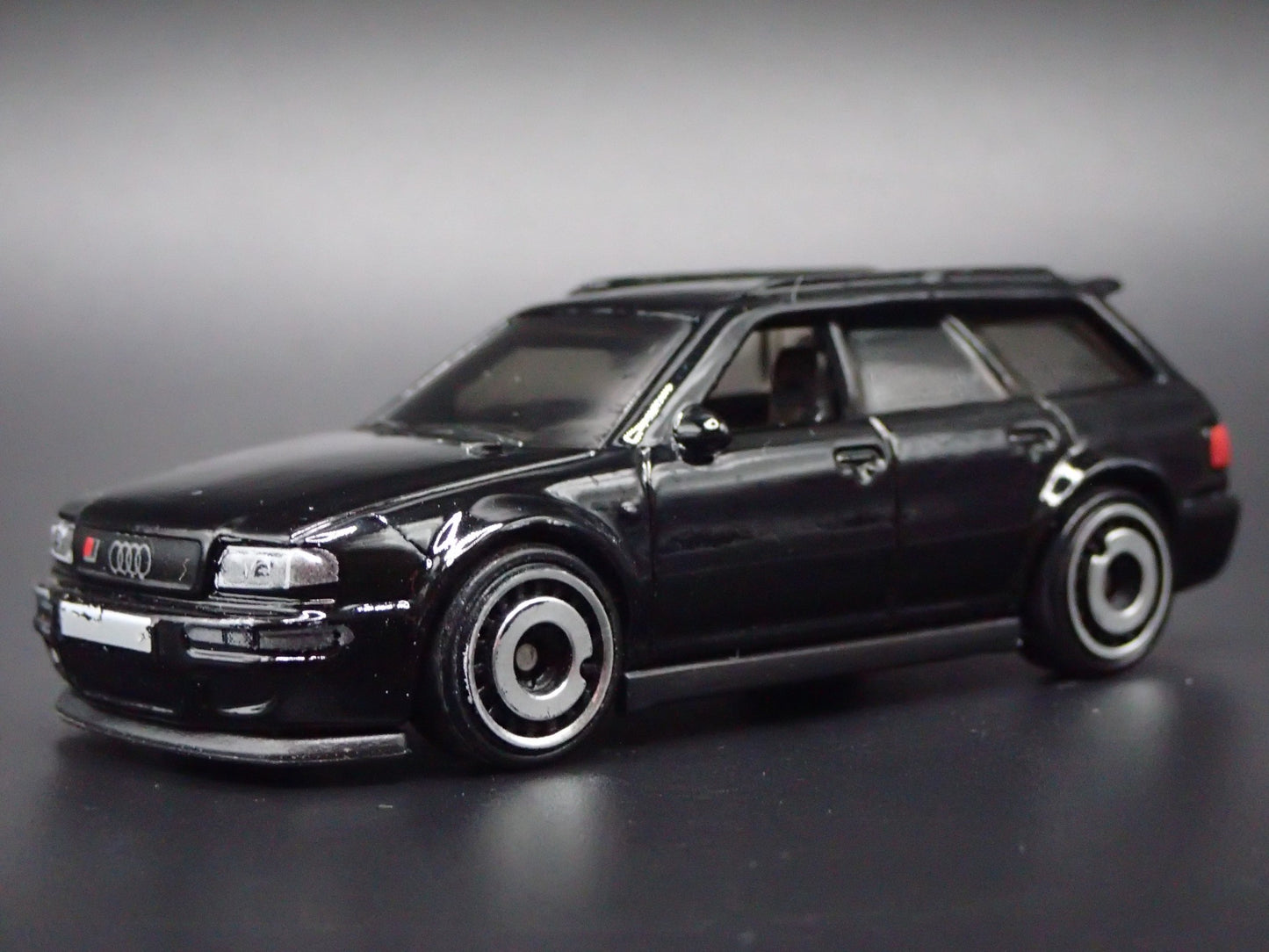 1994-1995 AUDI AVANT RS2 STATION WAGON BLK 1/64 SCALE DIORAMA DIECAST MODEL CAR