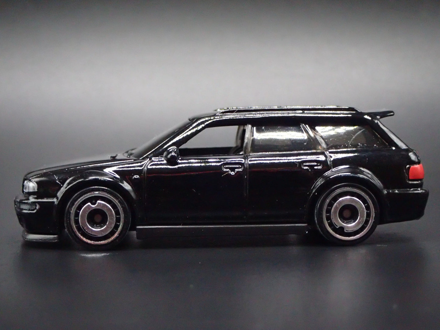1994-1995 AUDI AVANT RS2 STATION WAGON BLK 1/64 SCALE DIORAMA DIECAST MODEL CAR