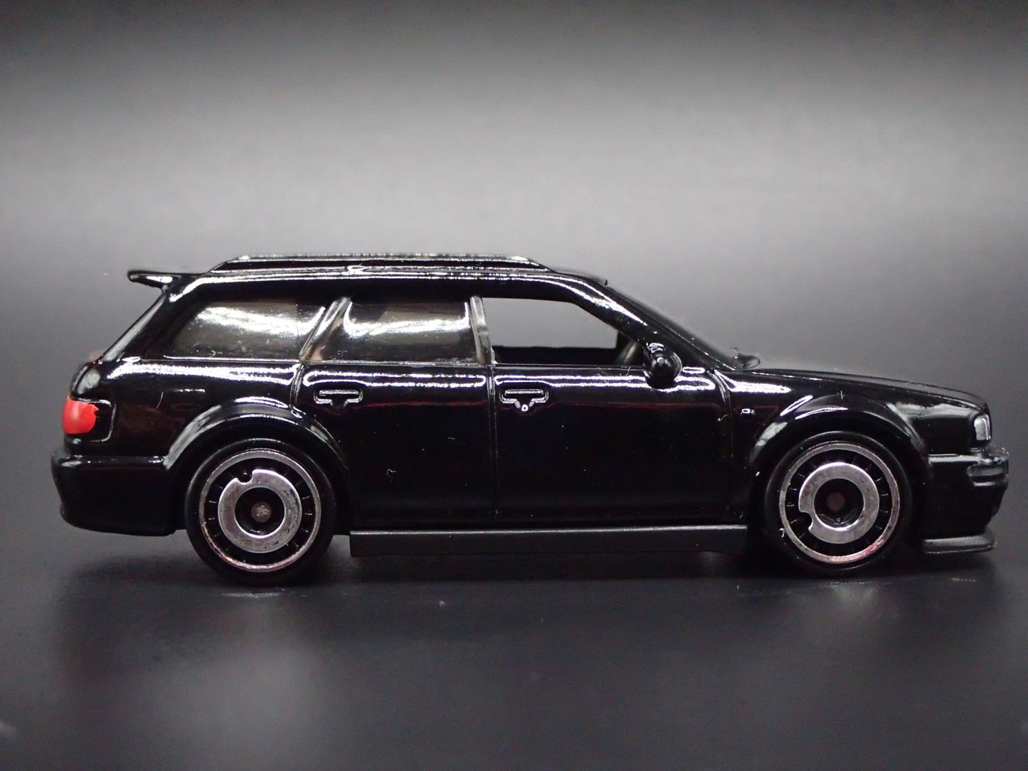 1994-1995 AUDI AVANT RS2 STATION WAGON BLK 1/64 SCALE DIORAMA DIECAST MODEL CAR