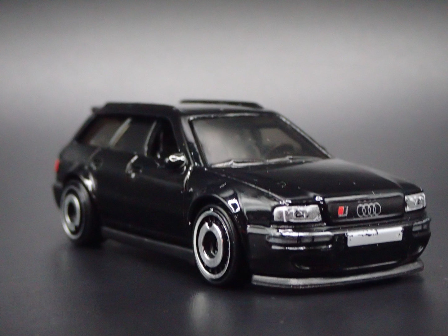 1994-1995 AUDI AVANT RS2 STATION WAGON BLK 1/64 SCALE DIORAMA DIECAST MODEL CAR