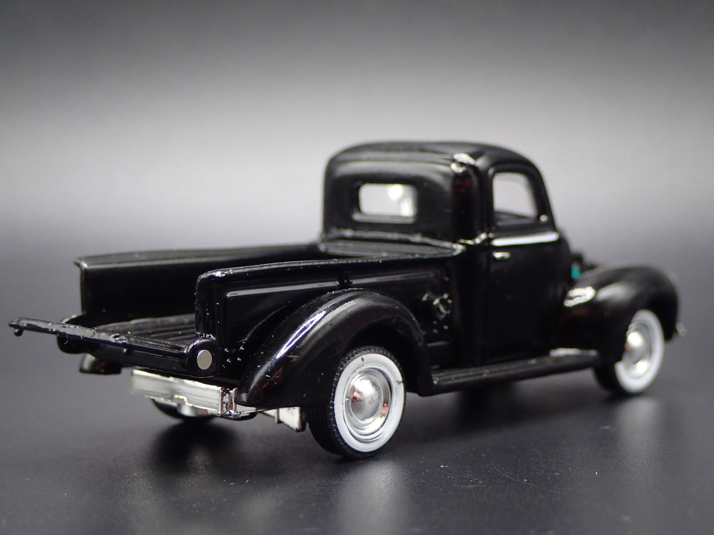 1940 40 FORD PICKUP TRUCK BLACK 1:64 SCALE COLLECTIBLE DIORAMA DIECAST MODEL CAR