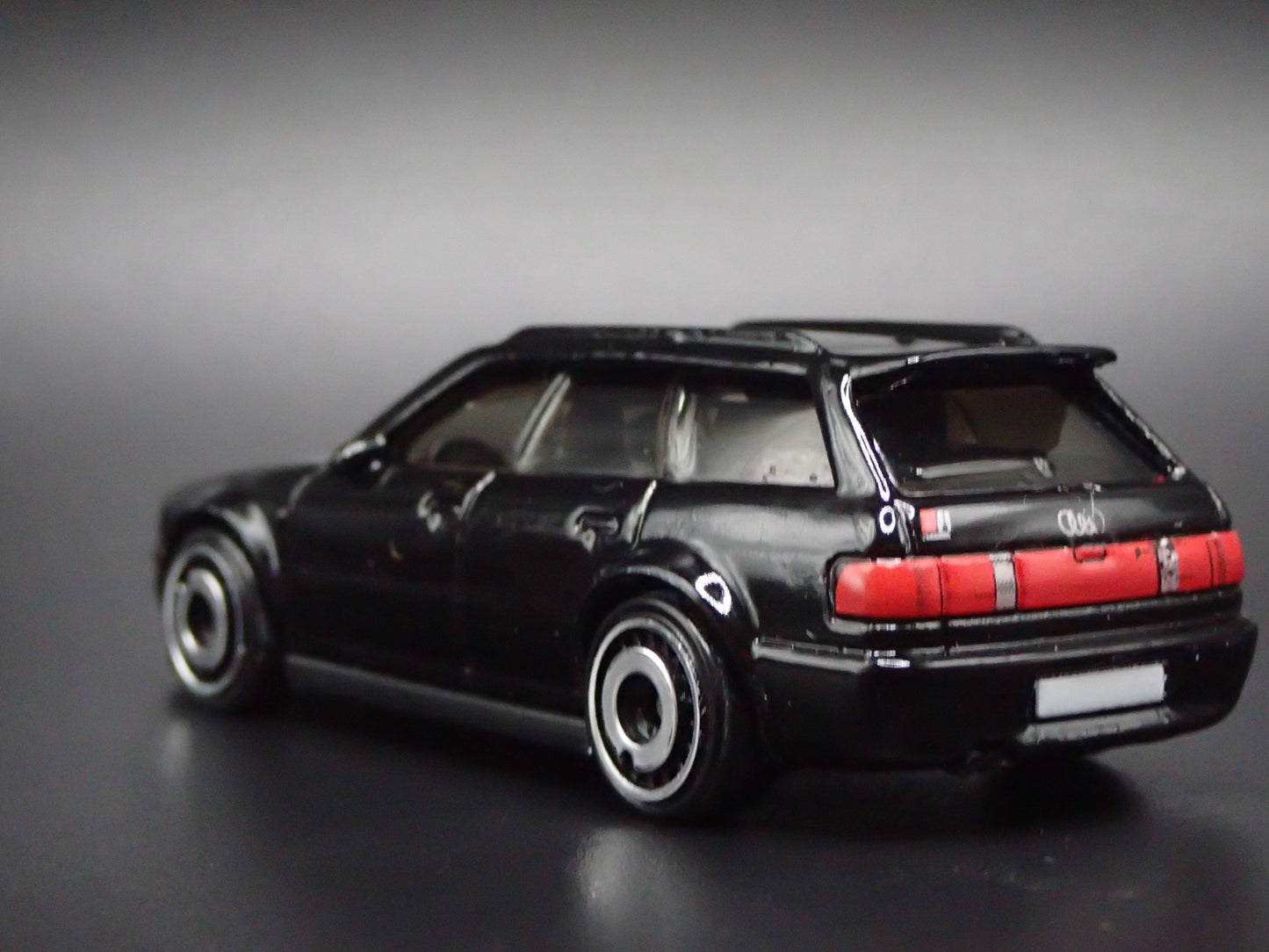1994-1995 AUDI AVANT RS2 STATION WAGON BLK 1/64 SCALE DIORAMA DIECAST MODEL CAR