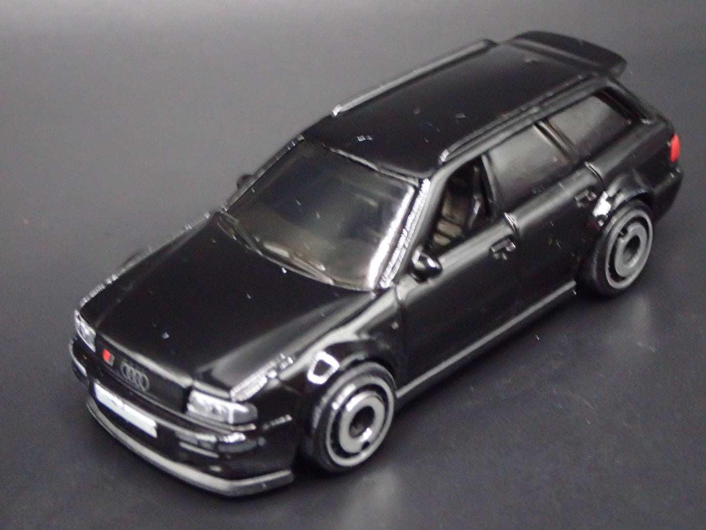 1994-1995 AUDI AVANT RS2 STATION WAGON BLK 1/64 SCALE DIORAMA DIECAST MODEL CAR