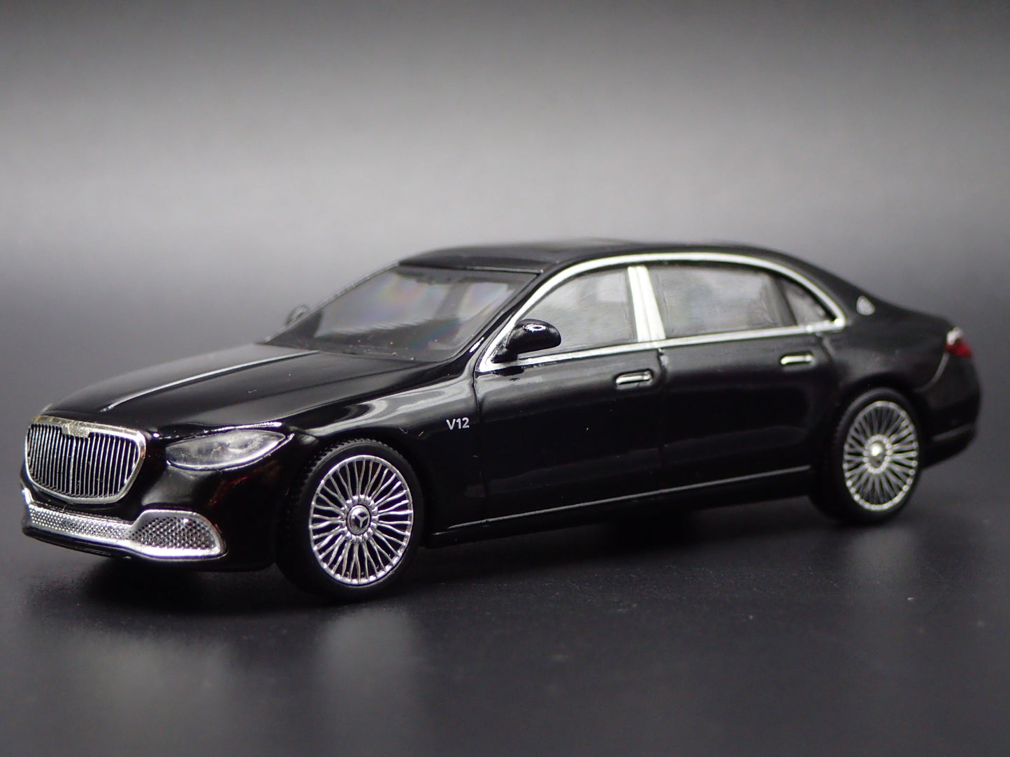2021-2025 MERCEDES MAYBACH S 680 BLACK 1:64 SCALE DIORAMA DIECAST MODEL CAR
