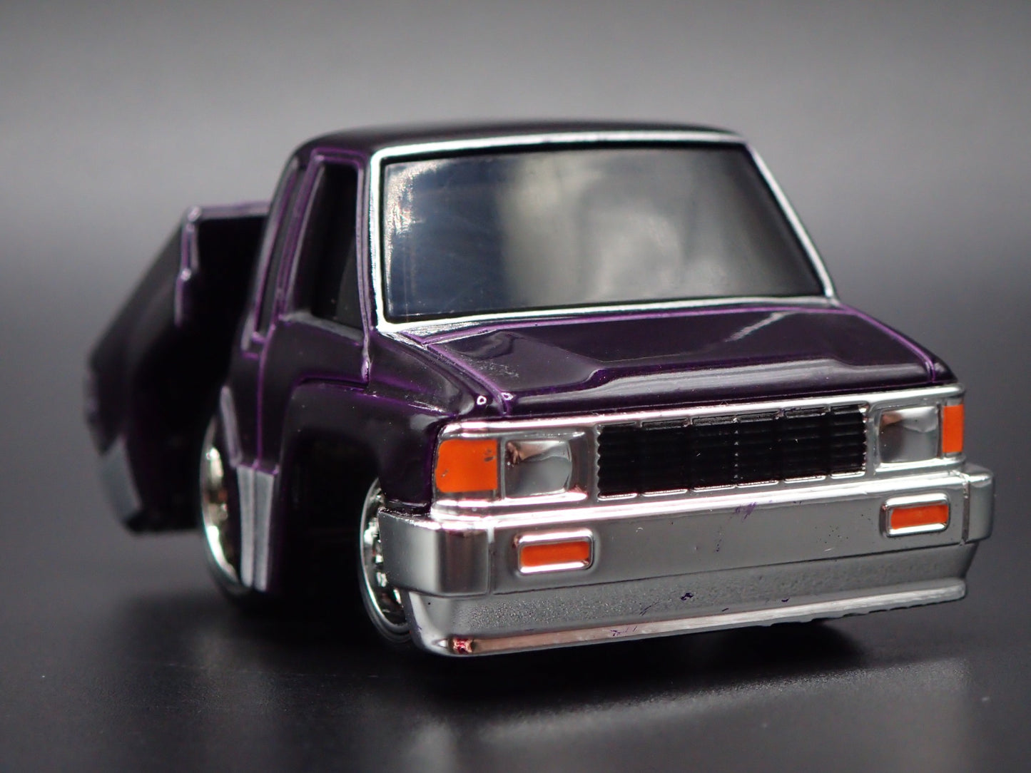 1987 87 TOYOTA SR5 PICKUP TRUCK CAR TUNED PURPLE 1/64 SCALE DIECAST MODEL CAR
