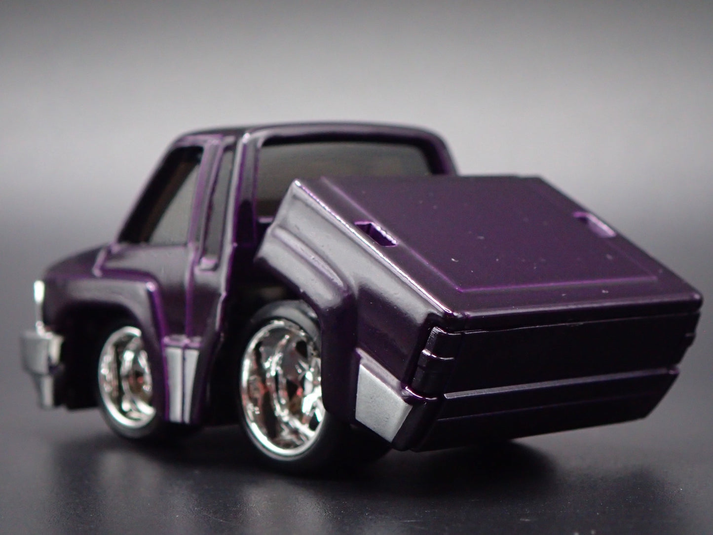 1987 87 TOYOTA SR5 PICKUP TRUCK CAR TUNED PURPLE 1/64 SCALE DIECAST MODEL CAR