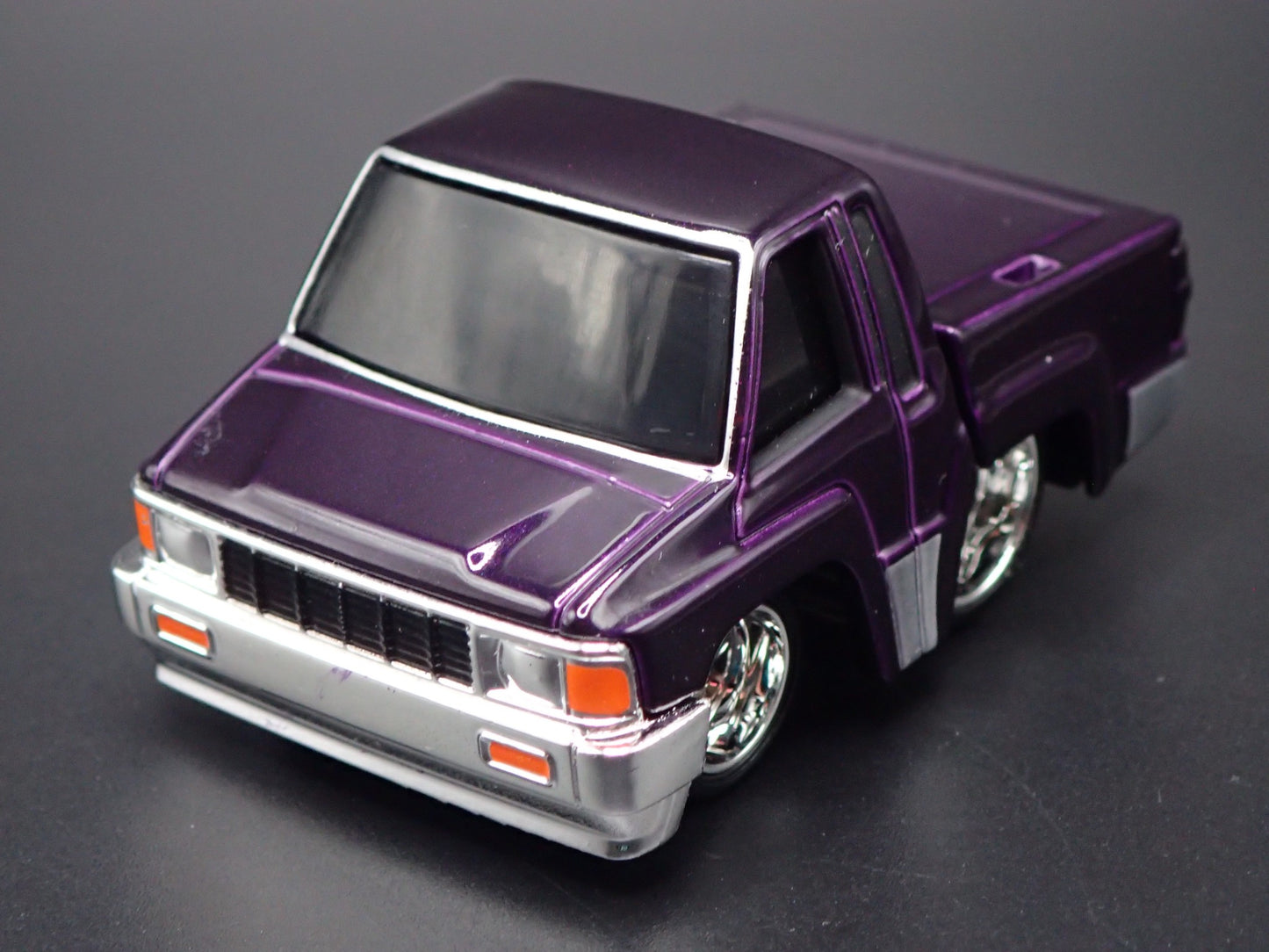 1987 87 TOYOTA SR5 PICKUP TRUCK CAR TUNED PURPLE 1/64 SCALE DIECAST MODEL CAR