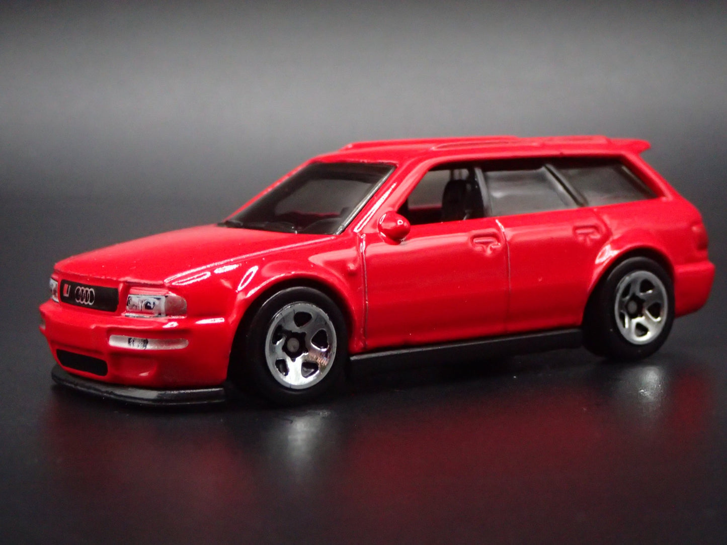 1994-1995 AUDI AVANT RS2 STATION WAGON RED 1/64 SCALE DIORAMA DIECAST MODEL CAR