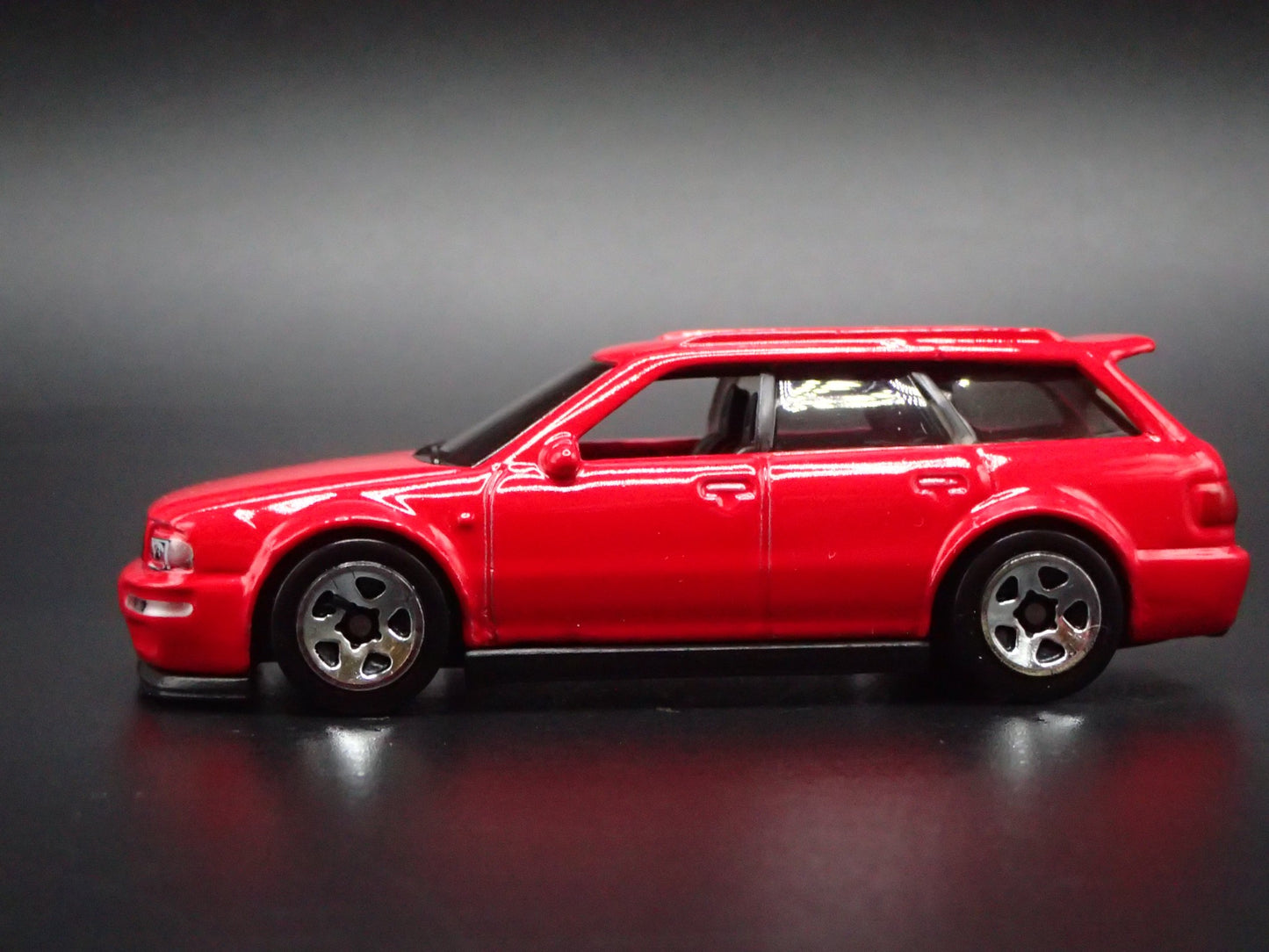 1994-1995 AUDI AVANT RS2 STATION WAGON RED 1/64 SCALE DIORAMA DIECAST MODEL CAR