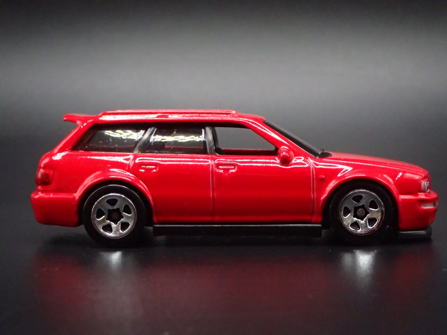 1994-1995 AUDI AVANT RS2 STATION WAGON RED 1/64 SCALE DIORAMA DIECAST MODEL CAR