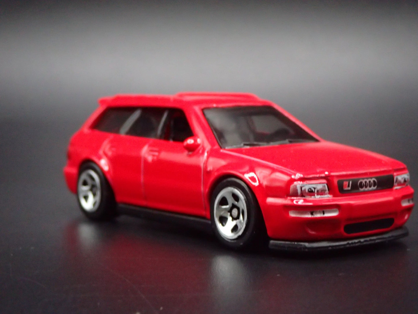 1994-1995 AUDI AVANT RS2 STATION WAGON RED 1/64 SCALE DIORAMA DIECAST MODEL CAR