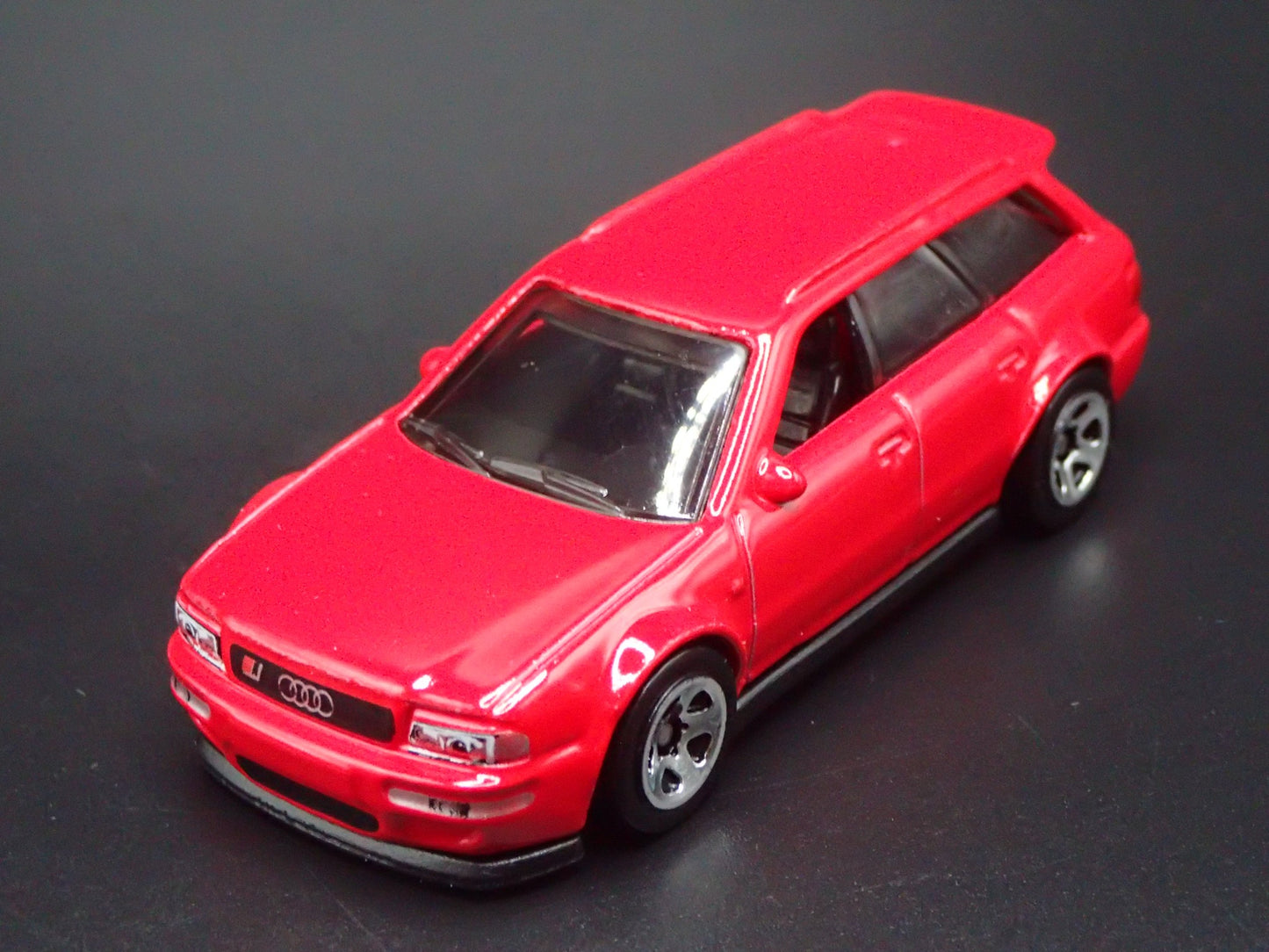 1994-1995 AUDI AVANT RS2 STATION WAGON RED 1/64 SCALE DIORAMA DIECAST MODEL CAR