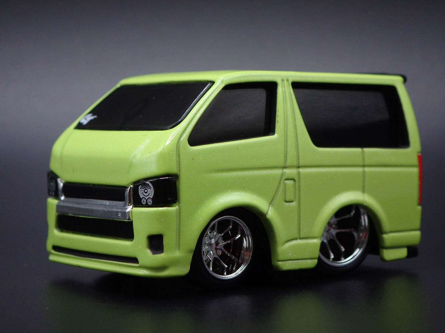 2004 TOYOTA HIACE H200 VAN CAR TUNED GREEN 1/64 SCALE DIORAMA DIECAST MODEL CAR