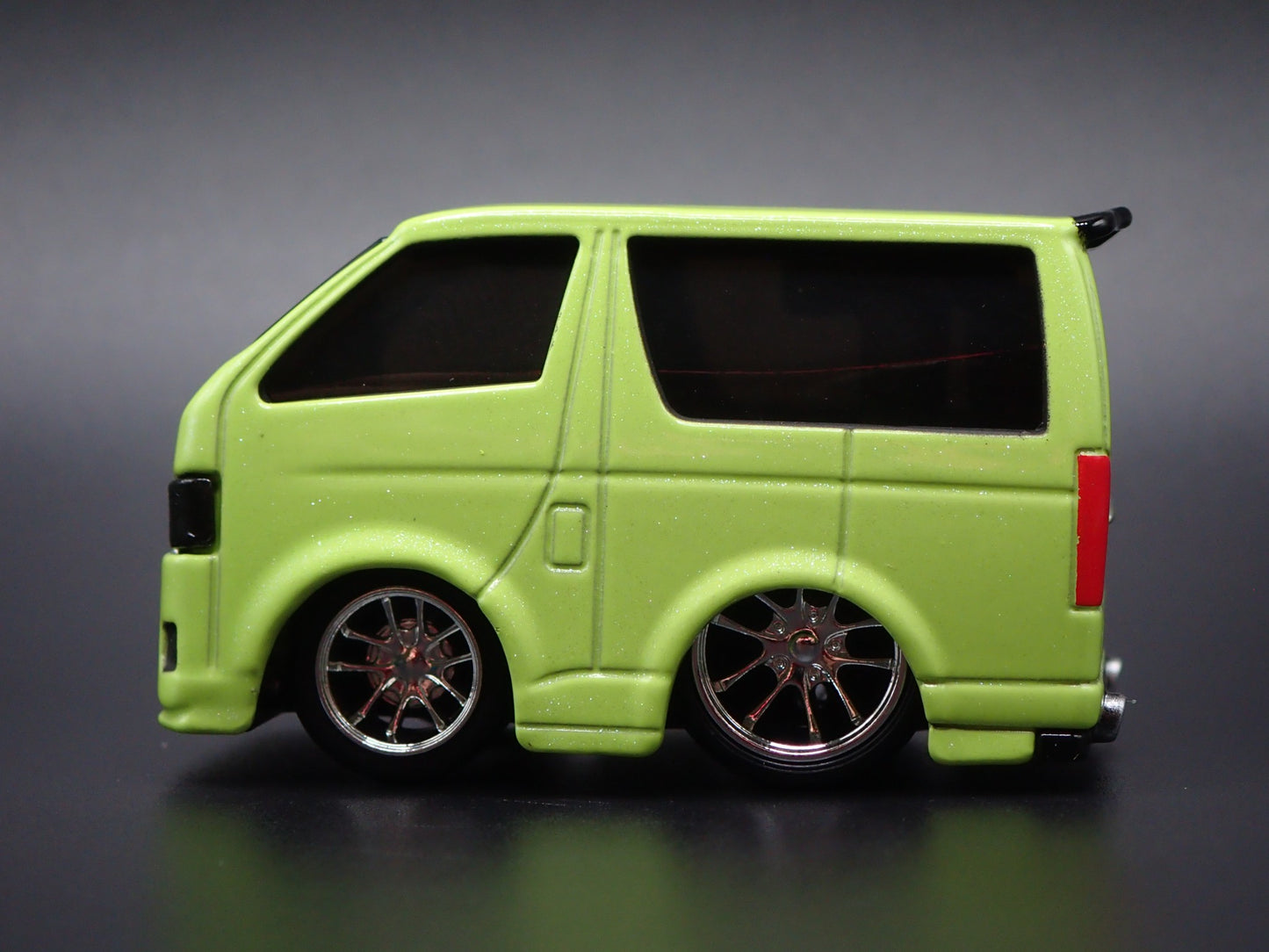2004 TOYOTA HIACE H200 VAN CAR TUNED GREEN 1/64 SCALE DIORAMA DIECAST MODEL CAR