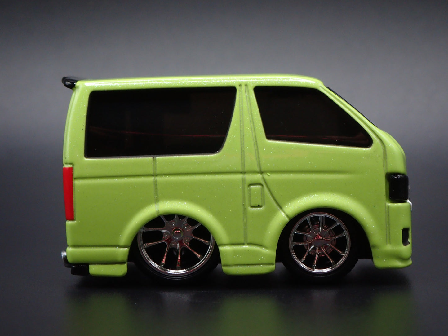 2004 TOYOTA HIACE H200 VAN CAR TUNED GREEN 1/64 SCALE DIORAMA DIECAST MODEL CAR