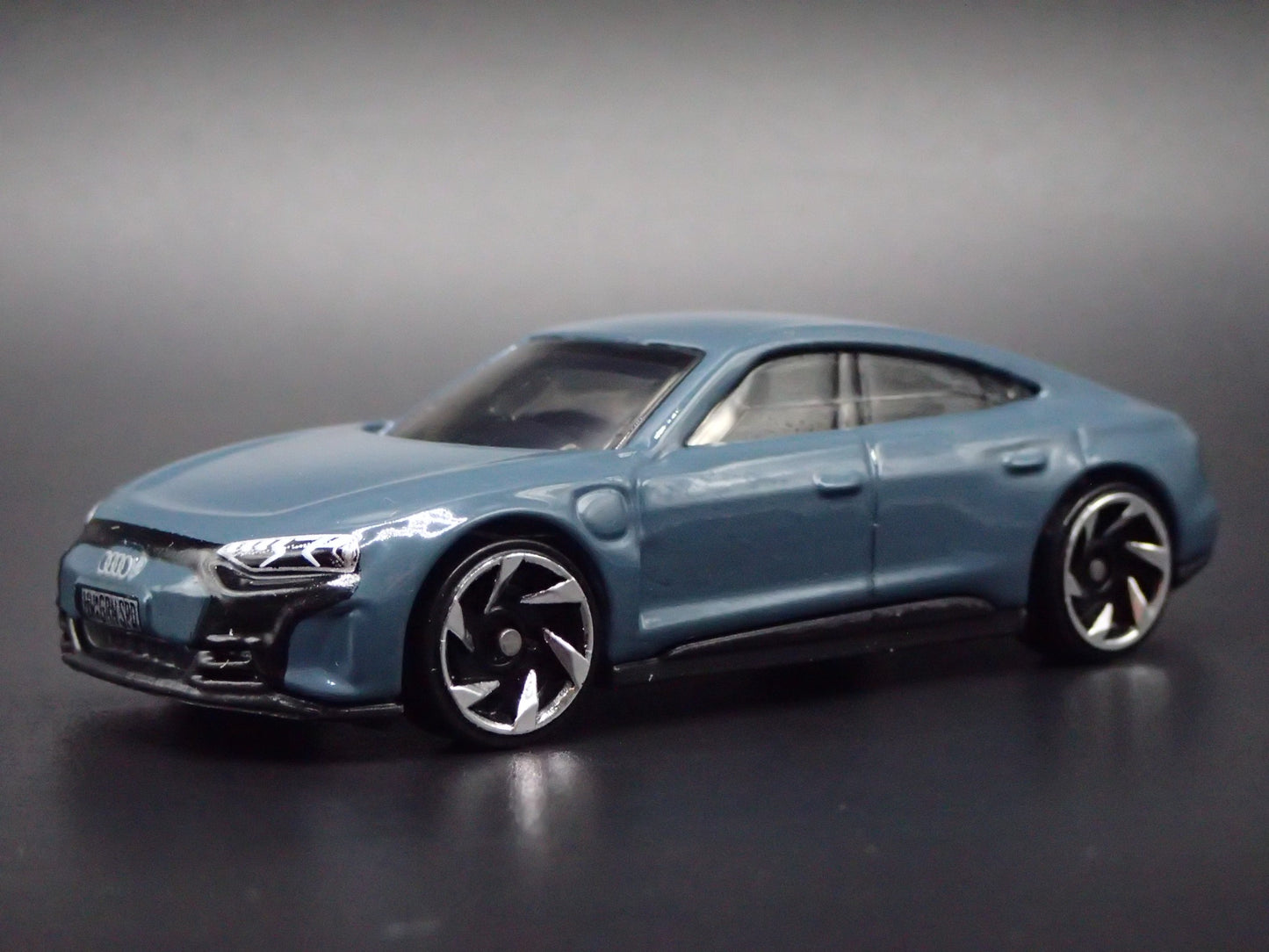 2021-2025 AUDI RS E TRON GT GRAY BLUE 1:64 SCALE DIORAMA DIECAST MODEL CAR