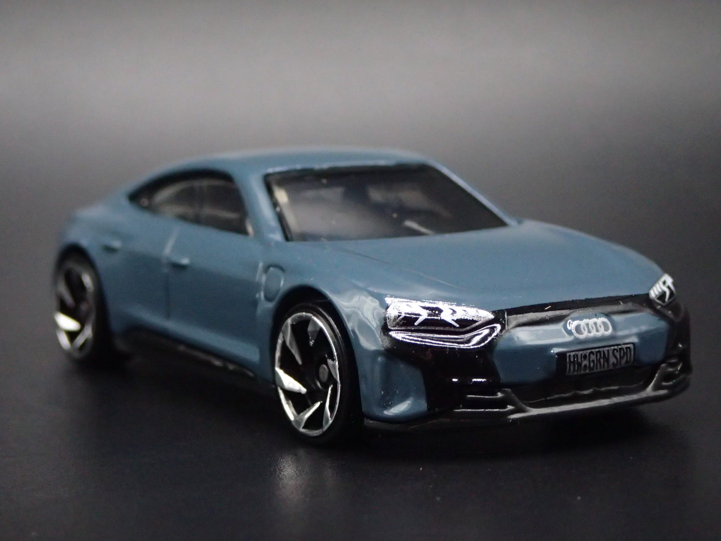 2021-2025 AUDI RS E TRON GT GRAY BLUE 1:64 SCALE DIORAMA DIECAST MODEL CAR