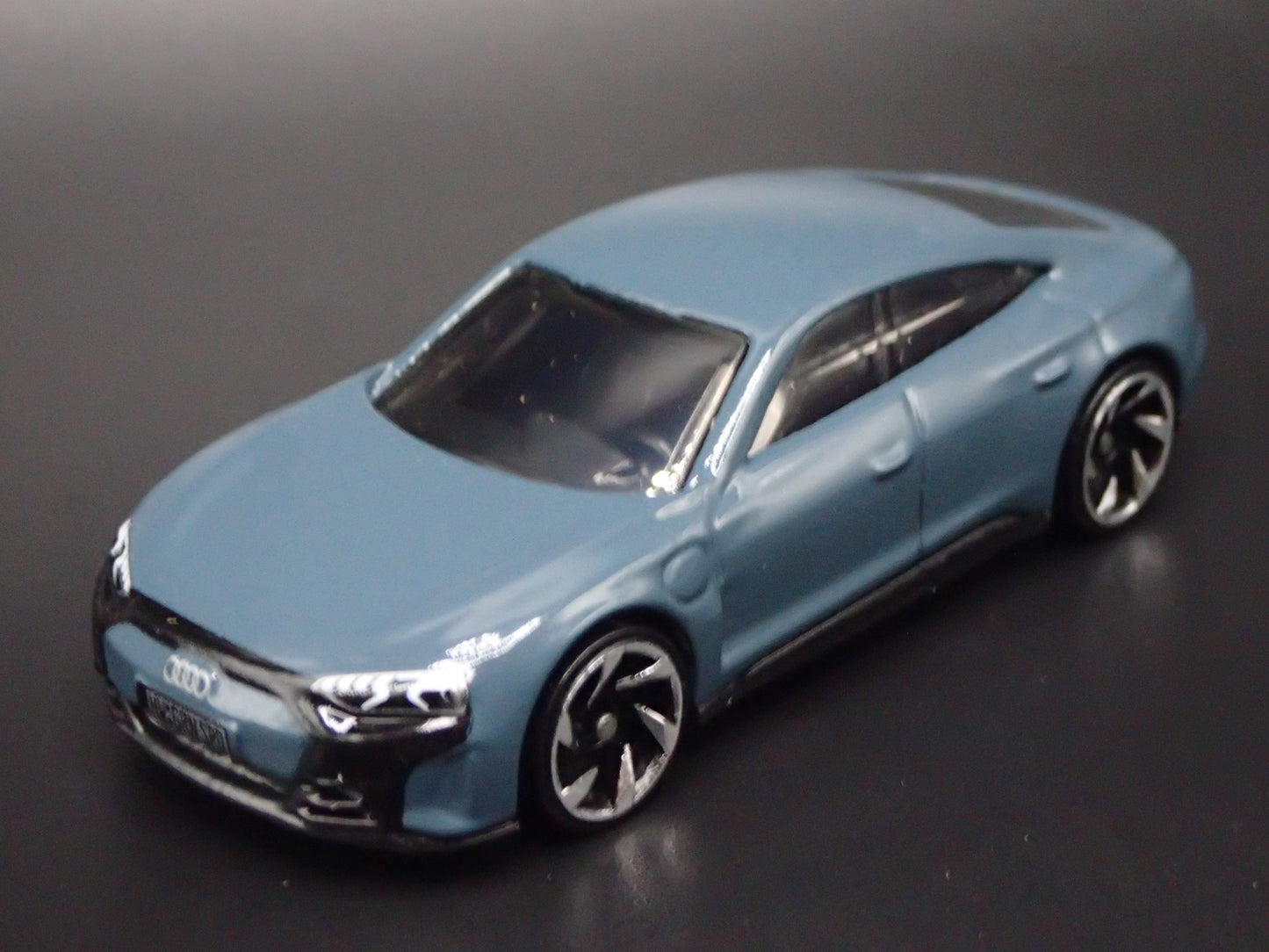 2021-2025 AUDI RS E TRON GT GRAY BLUE 1:64 SCALE DIORAMA DIECAST MODEL CAR