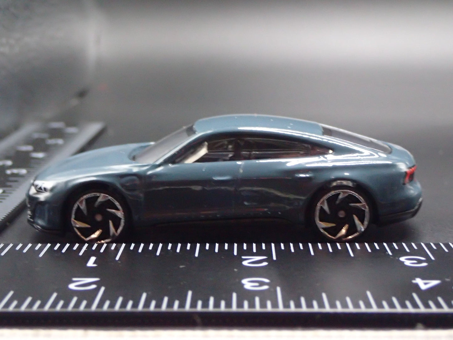 2021-2025 AUDI RS E TRON GT GRAY BLUE 1:64 SCALE DIORAMA DIECAST MODEL CAR