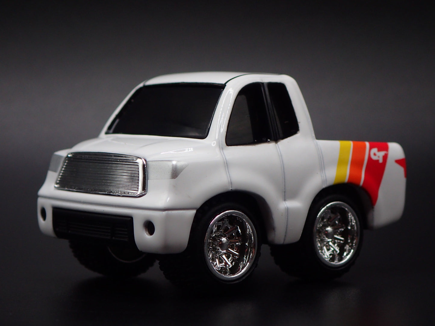 2010 TOYOTA TUNDRA PICKUP TRUCK CAR TUNED 1/64 SCALE DIORAMA DIECAST MODEL CAR