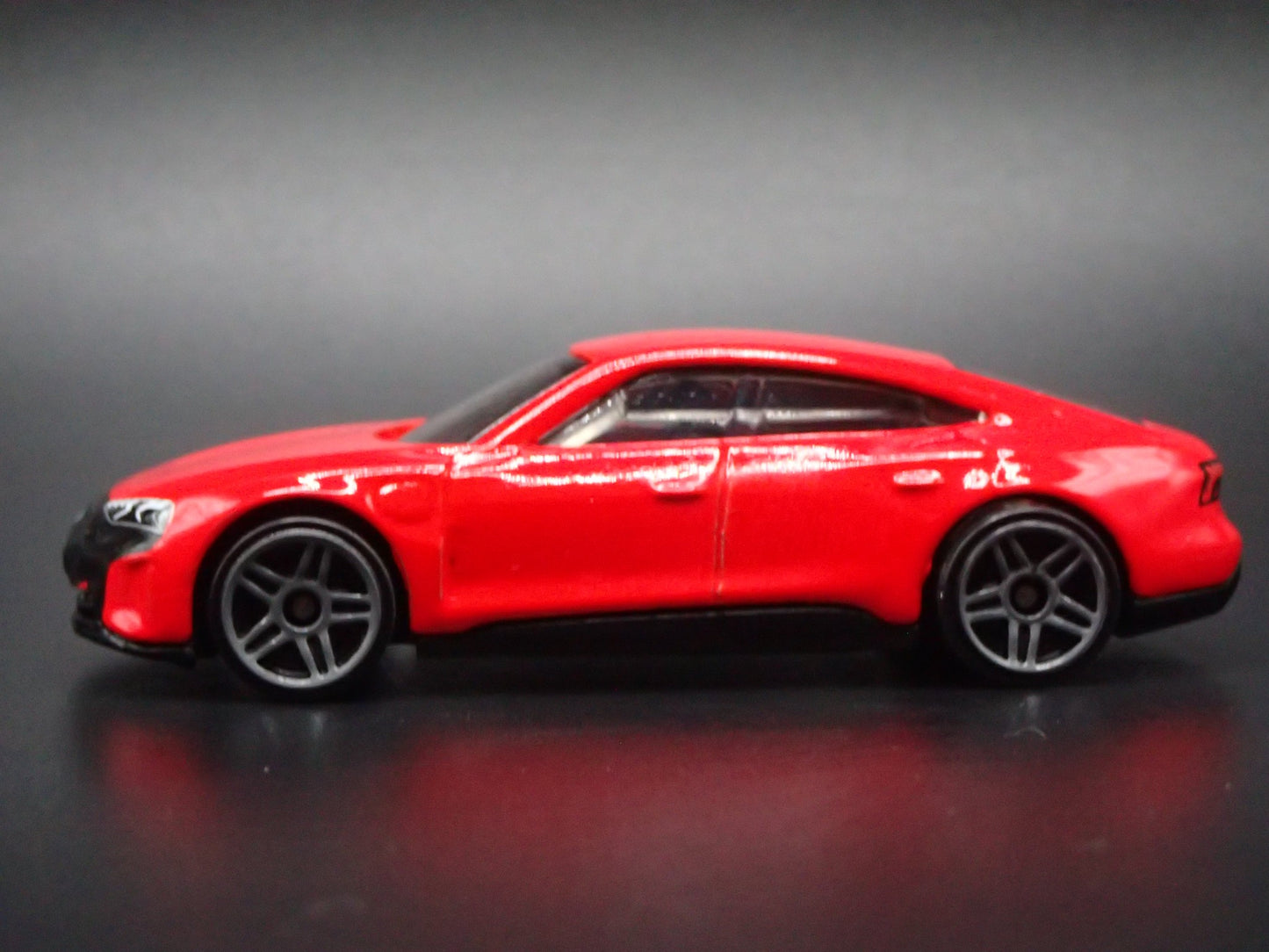 2021-2025 AUDI RS E TRON GT RED 1:64 SCALE COLLECTIBLE DIECAST MODEL CAR