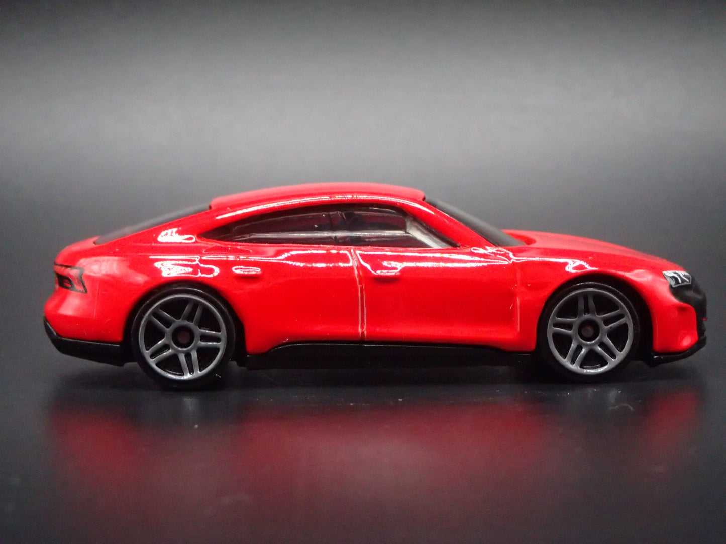 2021-2025 AUDI RS E TRON GT RED 1:64 SCALE COLLECTIBLE DIECAST MODEL CAR