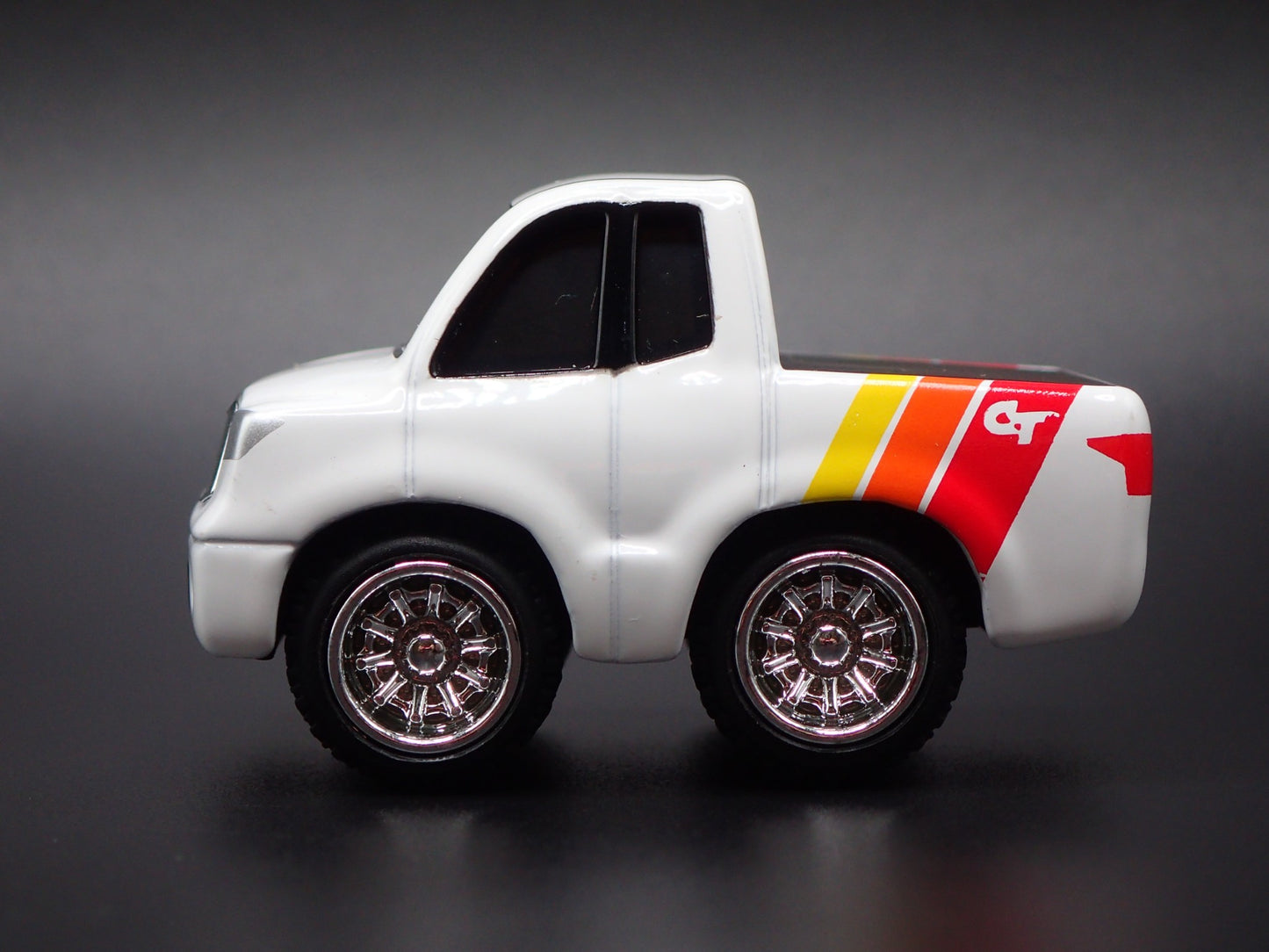 2010 TOYOTA TUNDRA PICKUP TRUCK CAR TUNED 1/64 SCALE DIORAMA DIECAST MODEL CAR