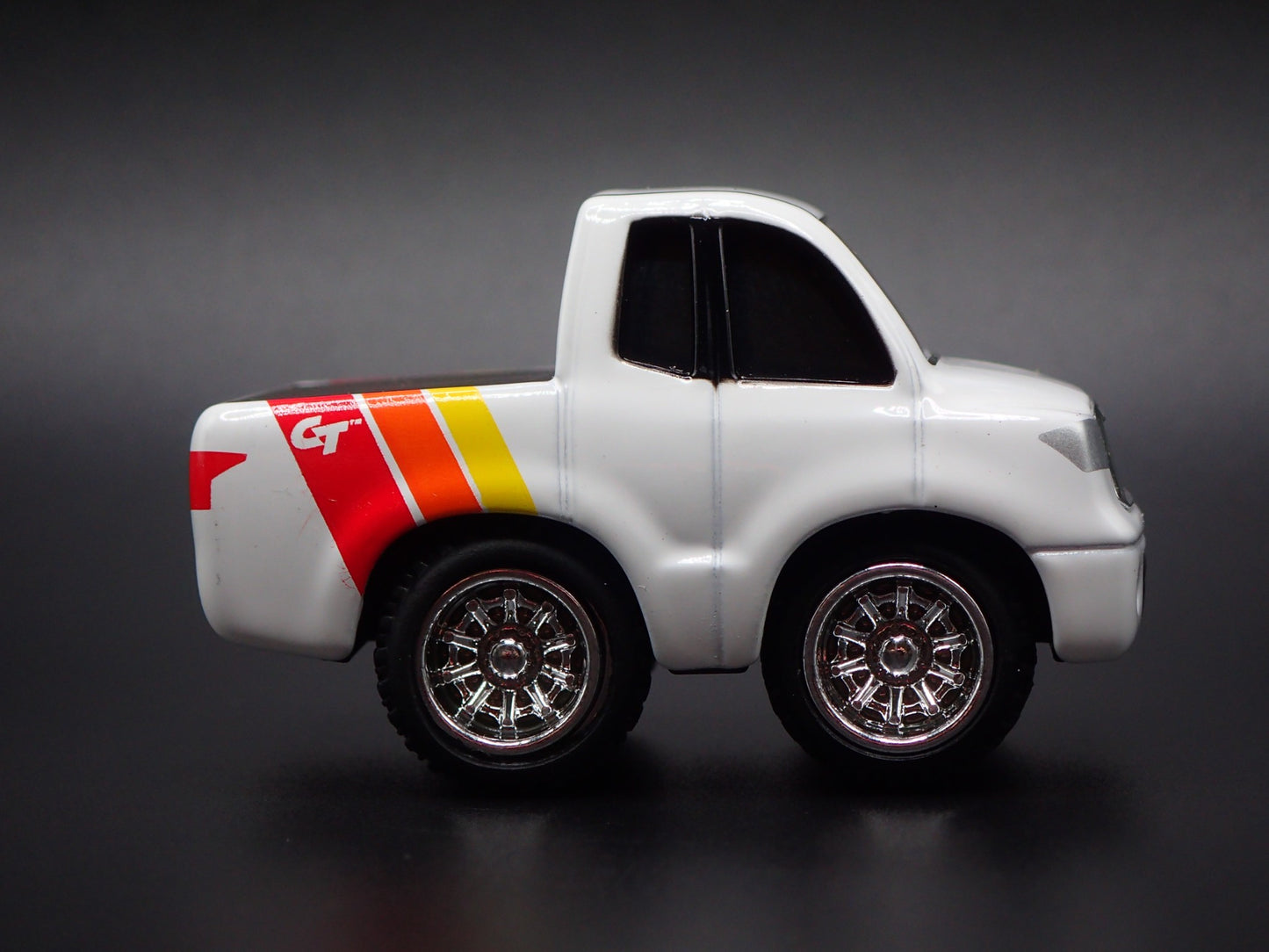 2010 TOYOTA TUNDRA PICKUP TRUCK CAR TUNED 1/64 SCALE DIORAMA DIECAST MODEL CAR