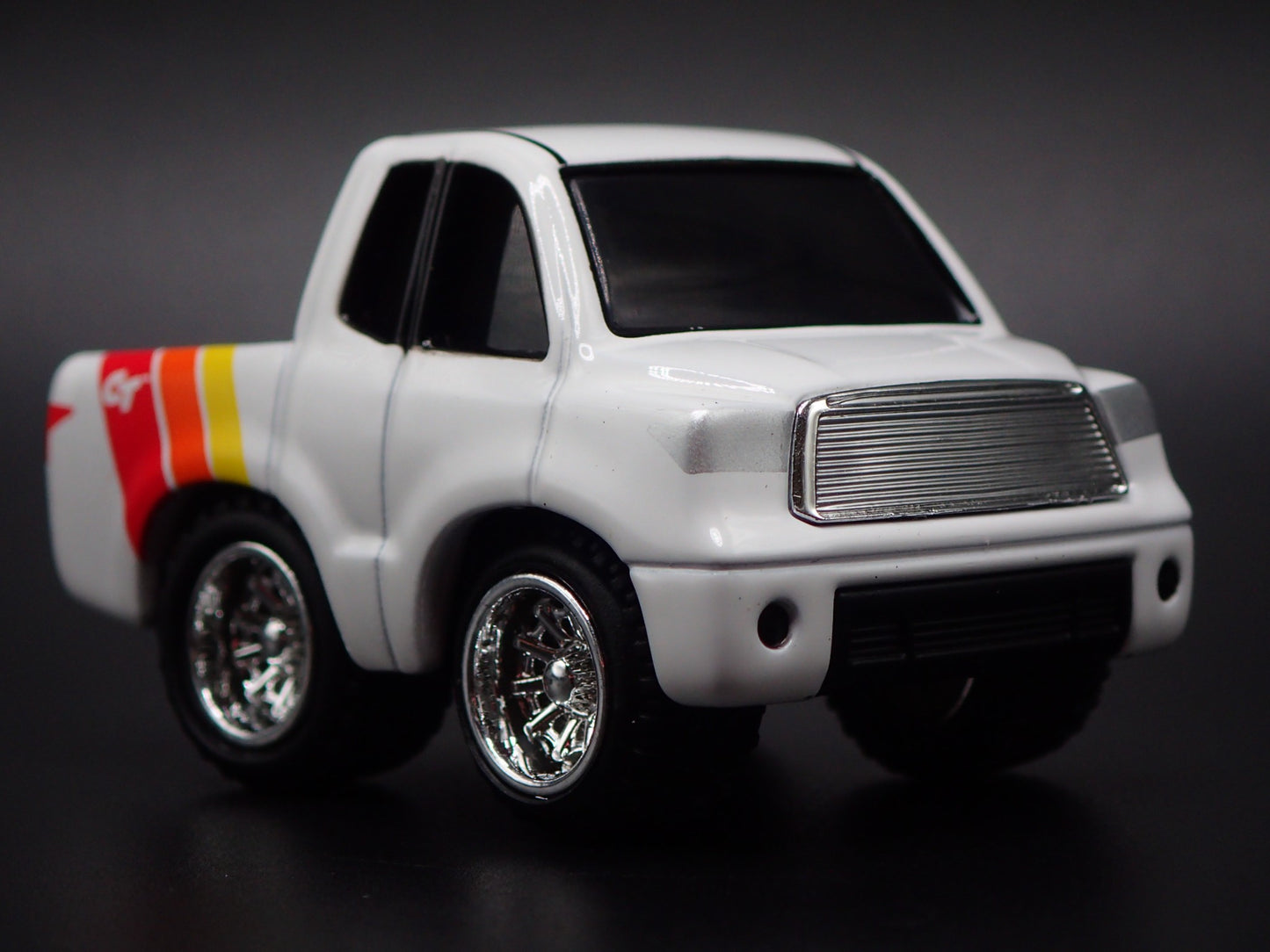 2010 TOYOTA TUNDRA PICKUP TRUCK CAR TUNED 1/64 SCALE DIORAMA DIECAST MODEL CAR