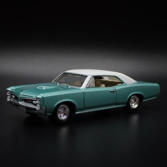 1966 66 PONTIAC GTO MUSCLE CAR 1/64 SCALE COLLECTIBLE DIORAMA DIECAST MODEL CAR