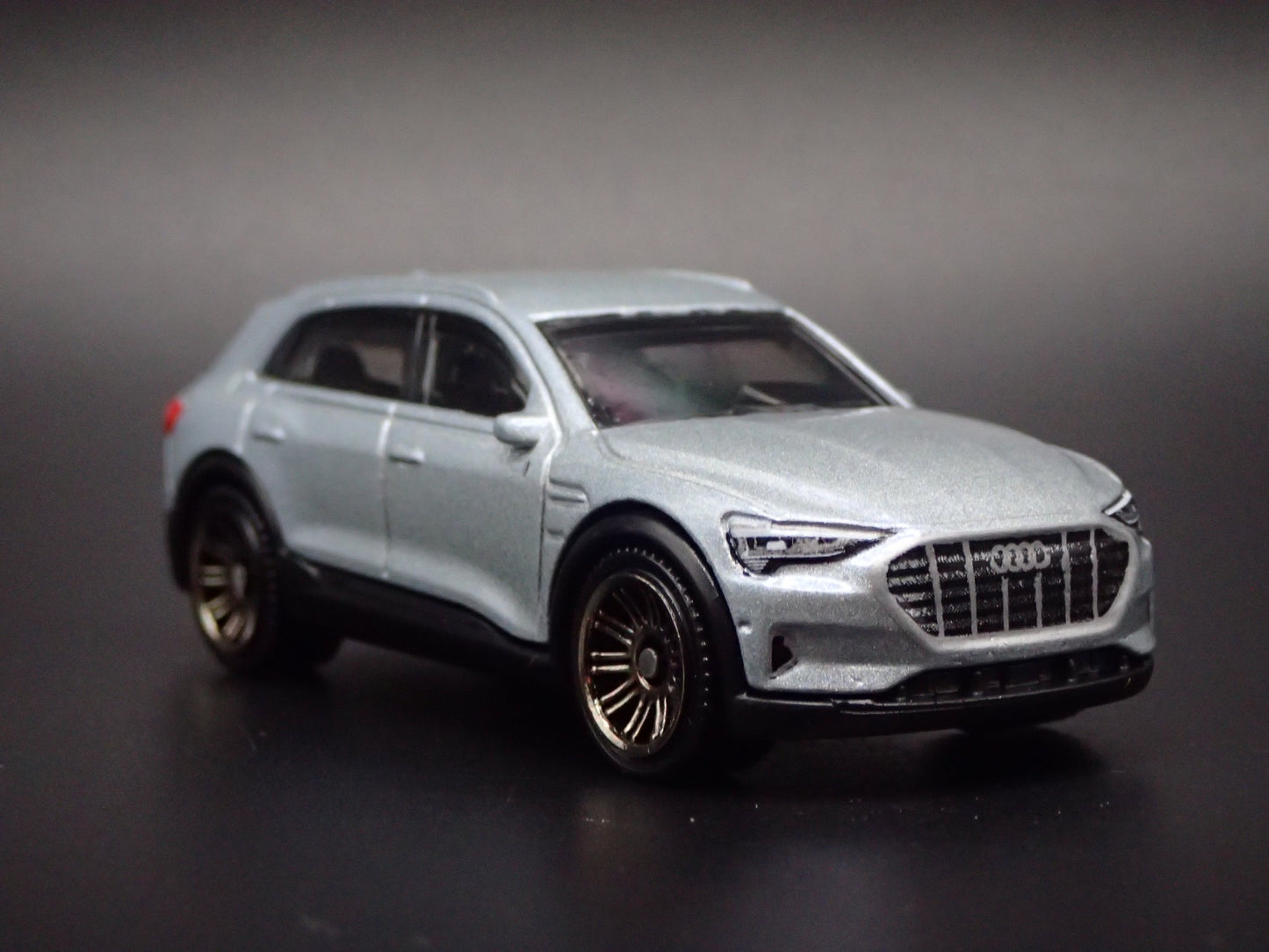 2018-2025 AUDI Q8 E TRON ETRON 1:64 SCALE COLLECTIBLE DIORAMA DIECAST MODEL CAR