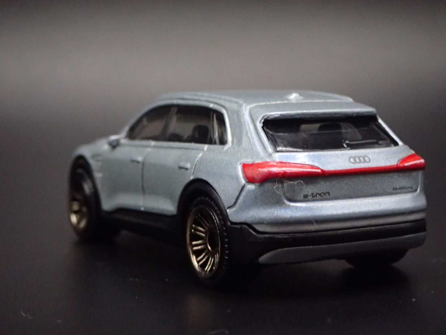 2018-2025 AUDI Q8 E TRON ETRON 1:64 SCALE COLLECTIBLE DIORAMA DIECAST MODEL CAR
